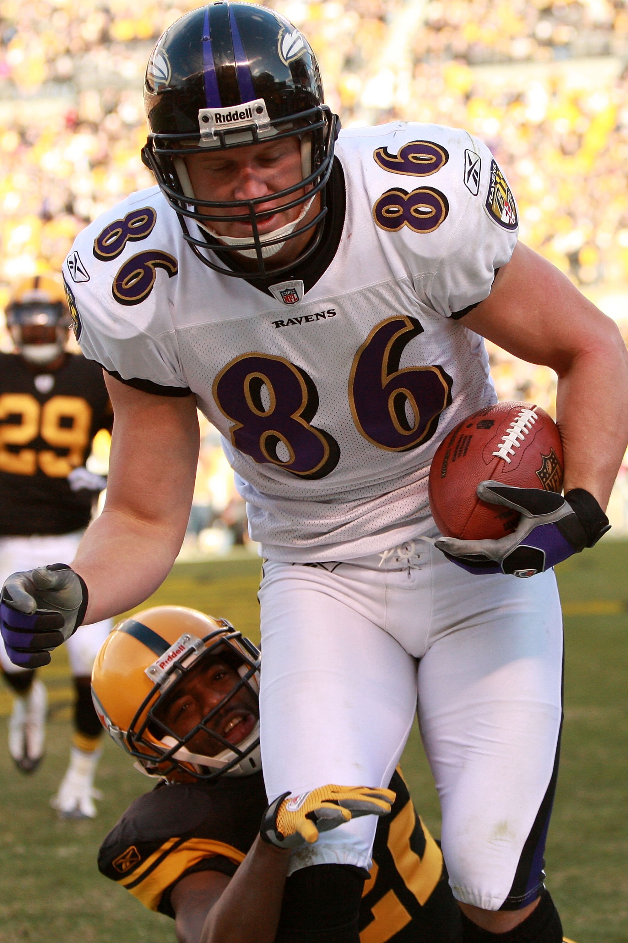 PITTSBURGH - DECEMBER 27:  Todd Heap #86 of the Baltimore Ravens catches a touchdown as William Gay #22 of the Pittsburgh Steelers defends during the game at Heinz Field on December 27, 2009 in Pittsburgh, Pennsylvania.  Pittsburgh won the game 23-20.  (P