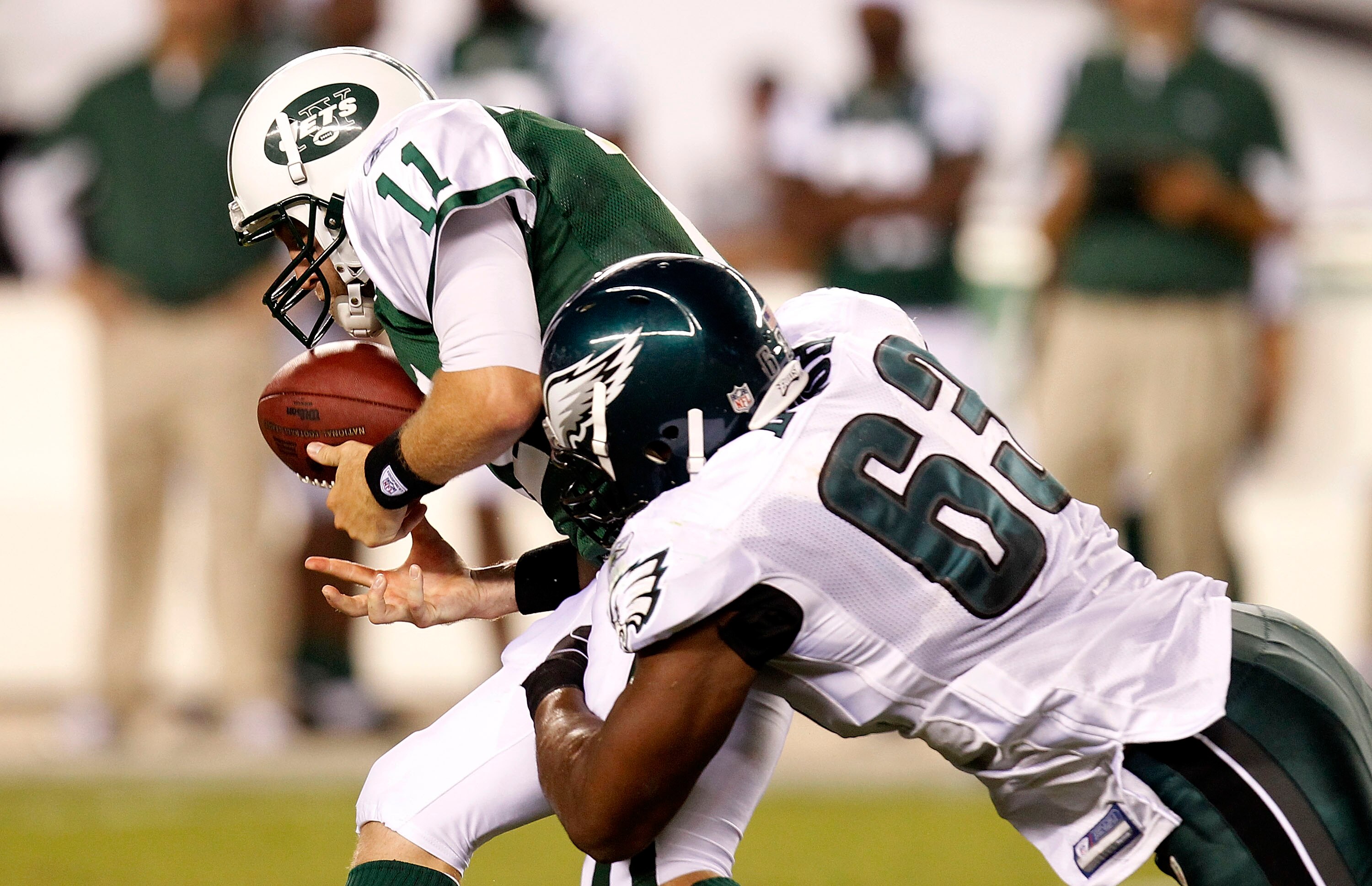 PHILADELPHIA - SEPTEMBER 02:  Jeff Owens #63 of the Philadelphia Eagles knocks the ball away from Kellen Clemens #11 of the New York Jets in a preseason game at Lincoln Financial Field on September 2, 2010 in Philadelphia, Pennsylvania.  (Photo by Jeff Ze