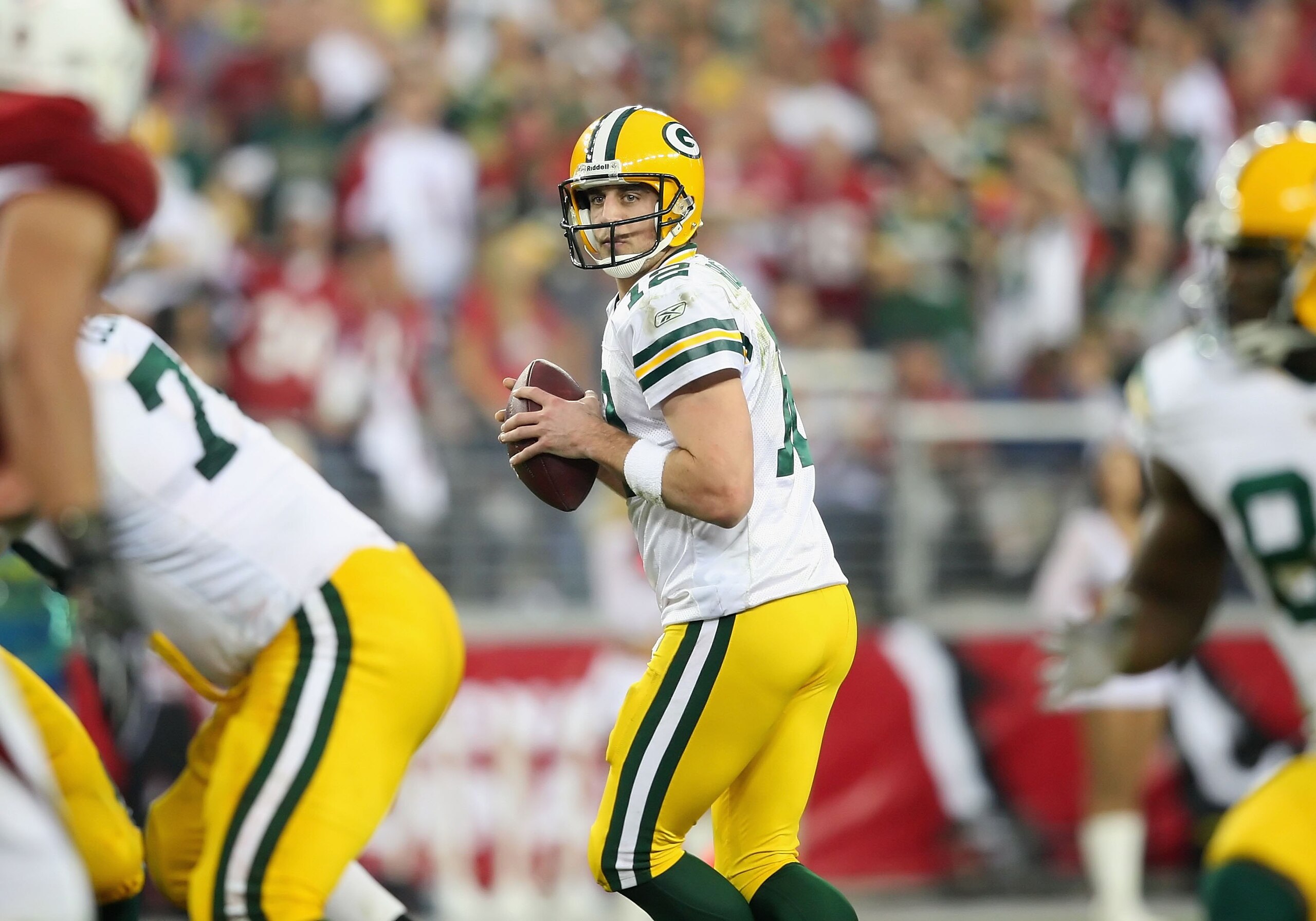GLENDALE, AZ - JANUARY 10:  Quarterback Aaron Rodgers #12 of the Green Bay Packers drops back to pass during the 2010 NFC wild-card playoff game against the Arizona Cardinals at the Universtity of Phoenix Stadium on January 10, 2010 in Glendale, Arizona. 