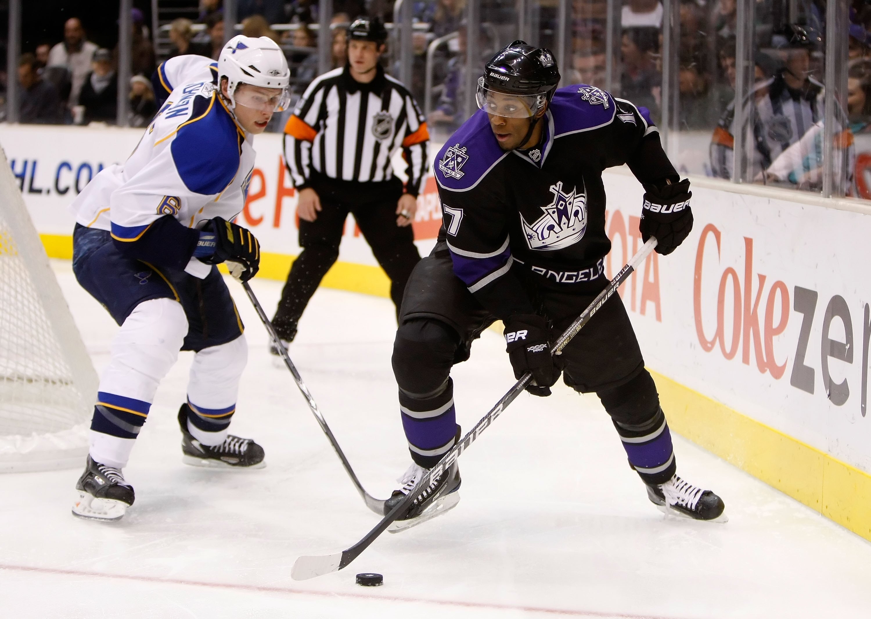 LOS ANGELES, CA - DECEMBER 05:  Erik Johnson #6 of the St. Louis Blues and Wayne Simmonds #17 of the Los Angeles Kings battle for the puck at Staples Center on December 5, 2009 in Los Angeles, California.  (Photo by Jeff Gross/Getty Images)