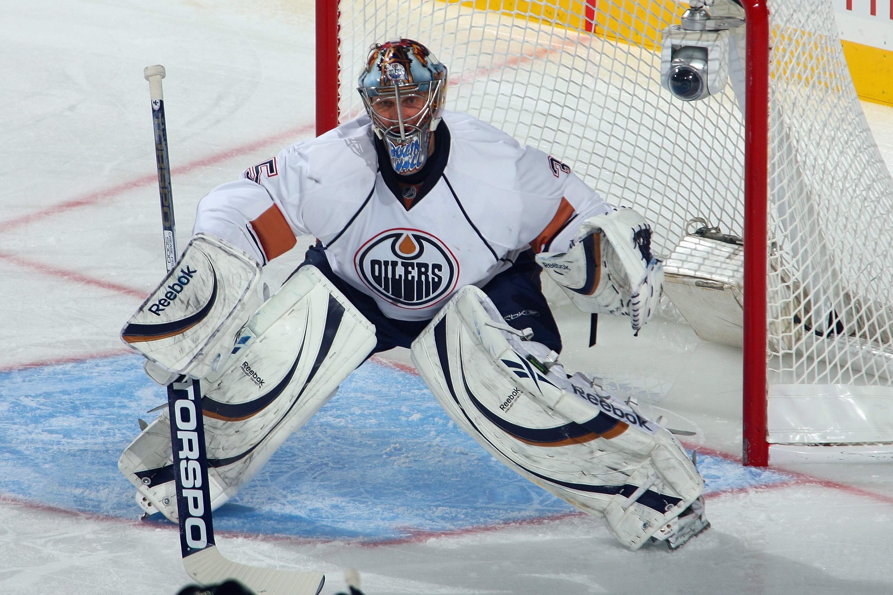 BUFFALO, NY - NOVEMBER 11:  Nikolai Khabibulin #35 of the Edmonton Oilers defends the net during the game against the Buffalo Sabres at HSBC Arena on November 11, 2009 in Buffalo, New York.  (Photo by Rick Stewart/Getty Images)