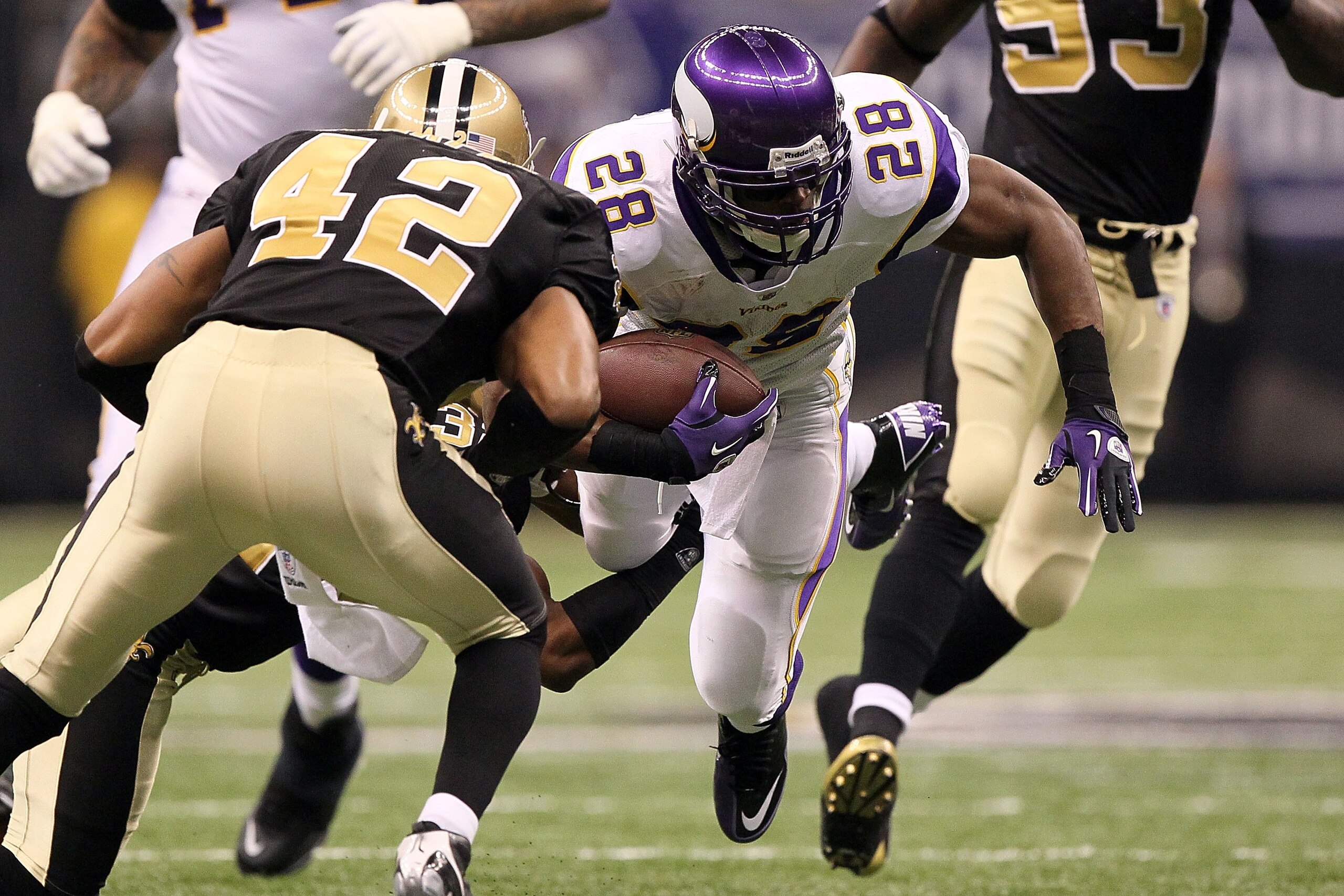 NEW ORLEANS - JANUARY 24:  Adrian Peterson #28 of the Minnesota Vikings runs the ball against the New Orleans Saints during the NFC Championship Game at the Louisiana Superdome on January 24, 2010 in New Orleans, Louisiana.  (Photo by Jed Jacobsohn/Getty 