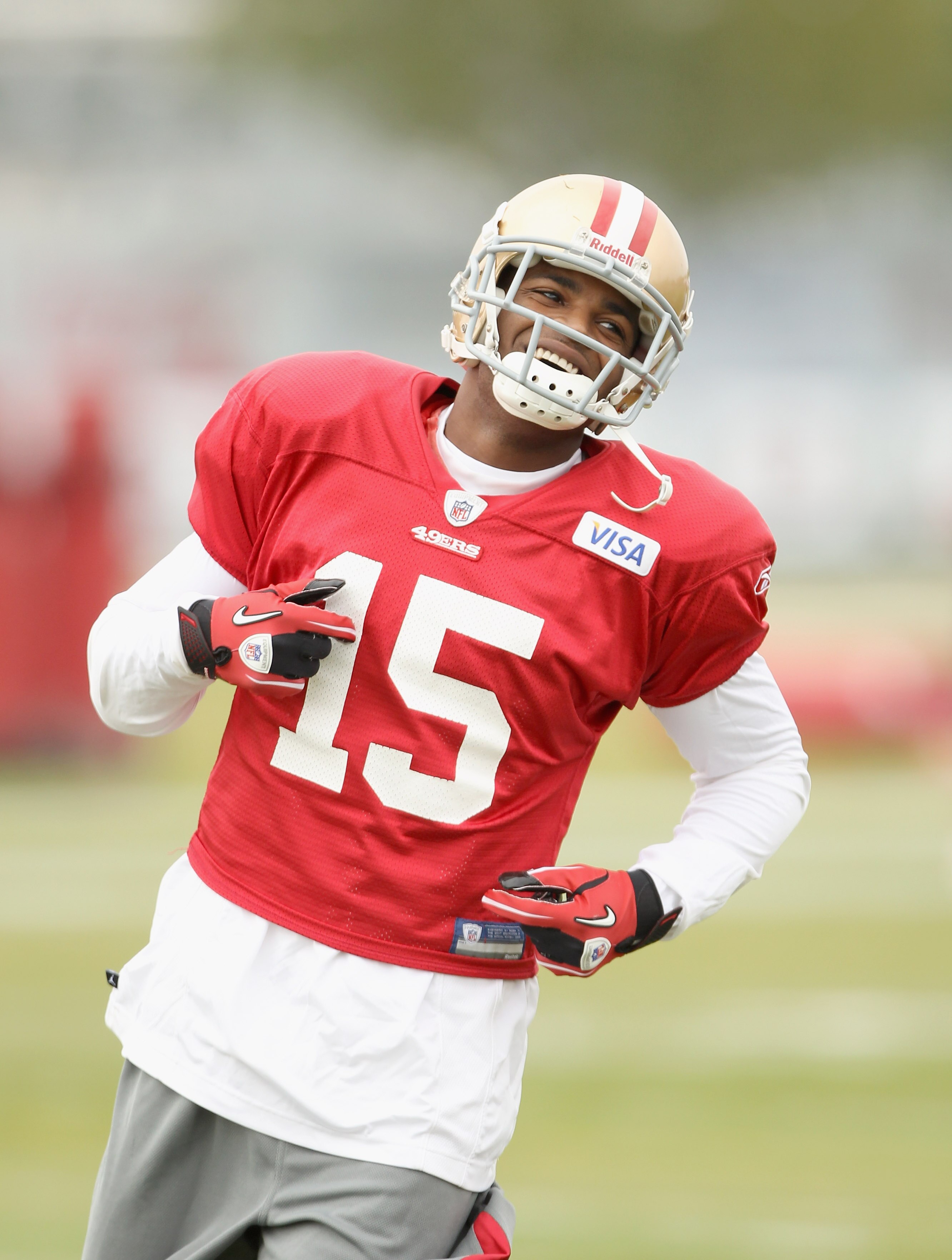 SANTA CLARA, CA - AUGUST 02:  Michael Crabtree #15 works out during the San Francisco 49ers training camp at their training complex on August 2, 2010 in Santa Clara, California.  (Photo by Ezra Shaw/Getty Images)