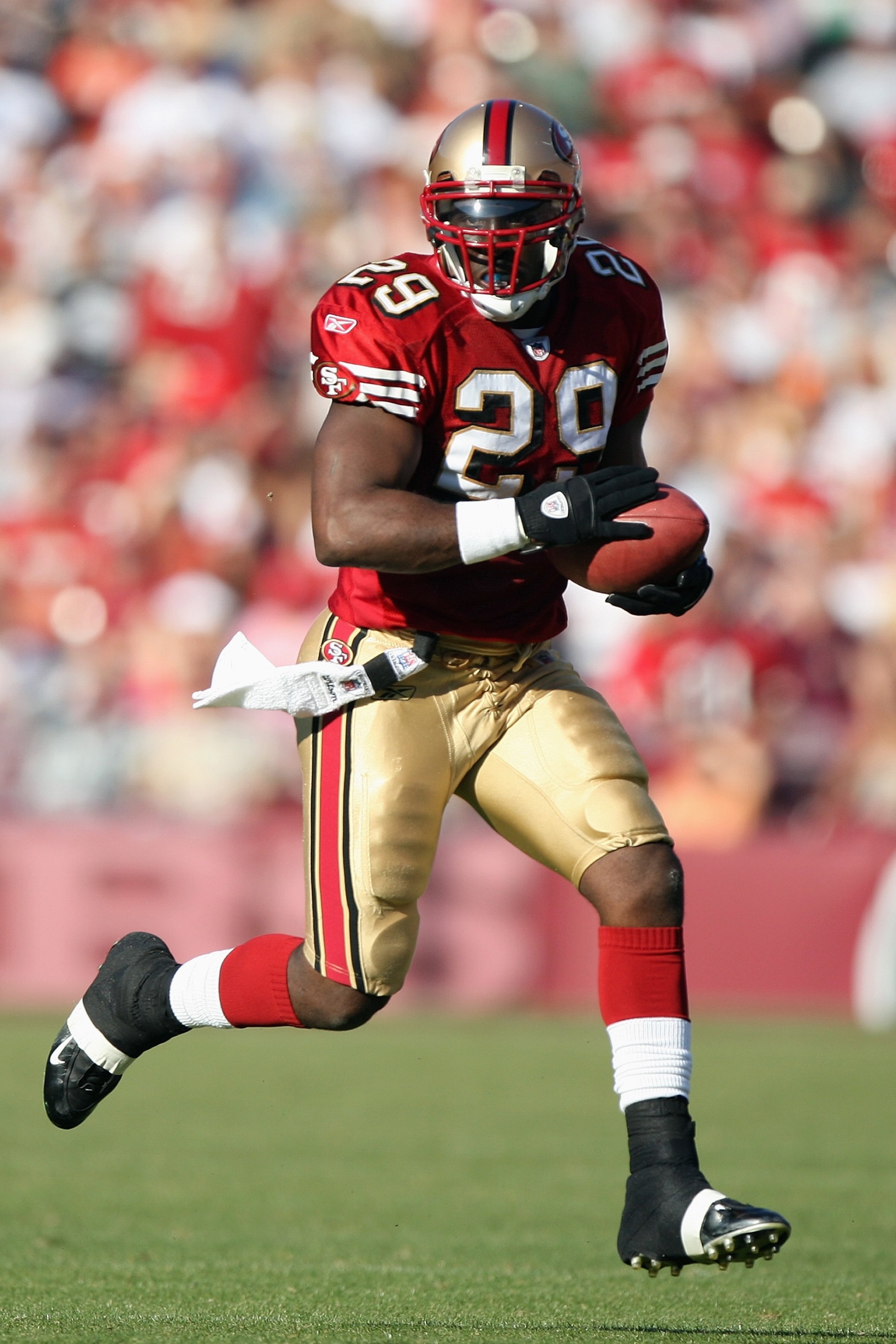 SAN FRANCISCO - NOVEMBER 16:  DeShaun Foster #29 of the San Francisco 49ers carries the ball during the game against the St. Louis Rams on November 16, 2008 at Candlestick Park in San Francisco, California. (Photo by Jed Jacobsohn/Getty Images)