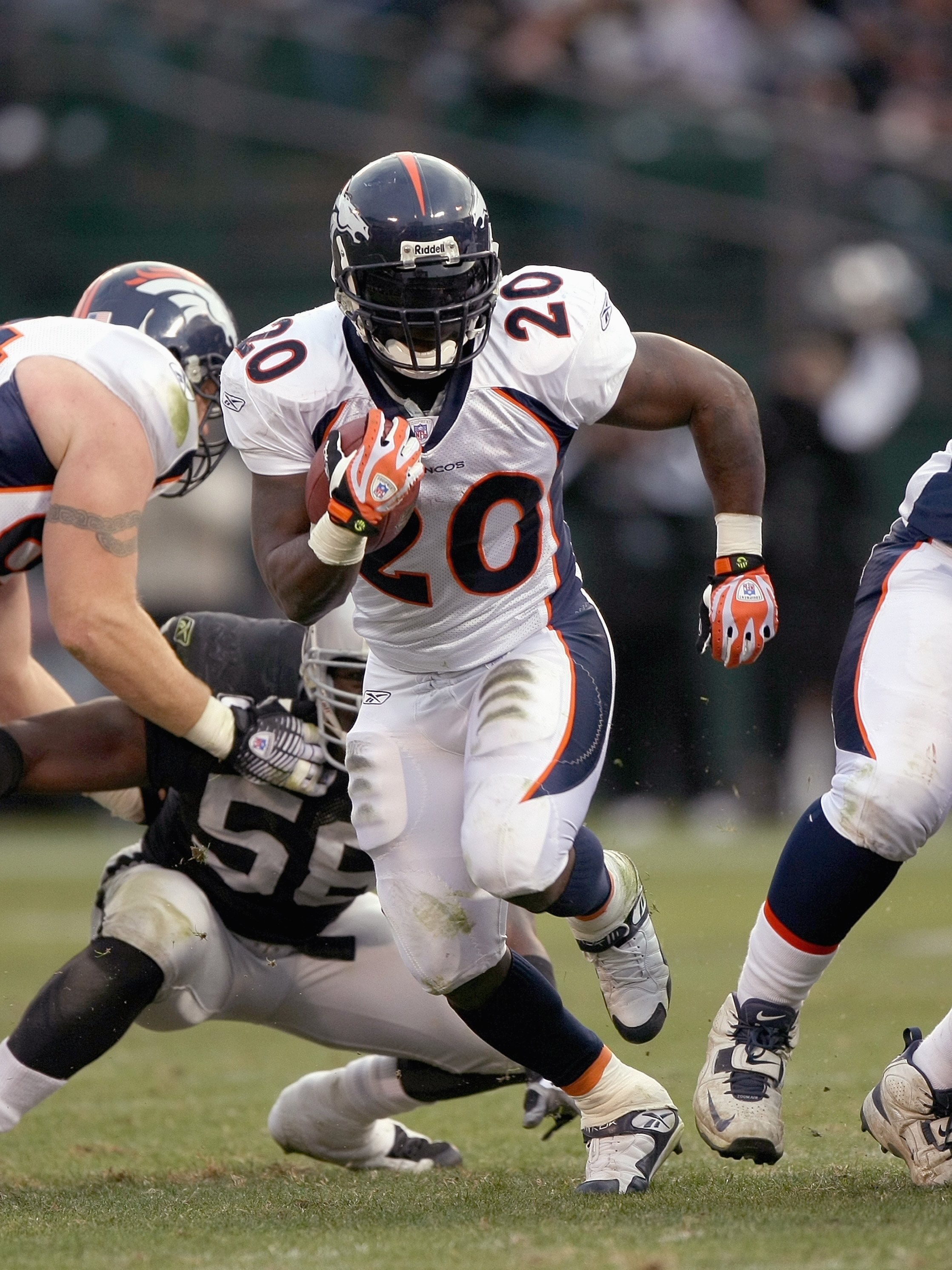 OAKLAND, CA - DECEMBER 2: Travis Henry #20 of the Denver Broncos carries the ball during the NFL game against the Oakland Raiders on December 2, 2007 at McAfee Coliseum in Oakland, California. (Photo by Jed Jacobsohn/Getty Images)