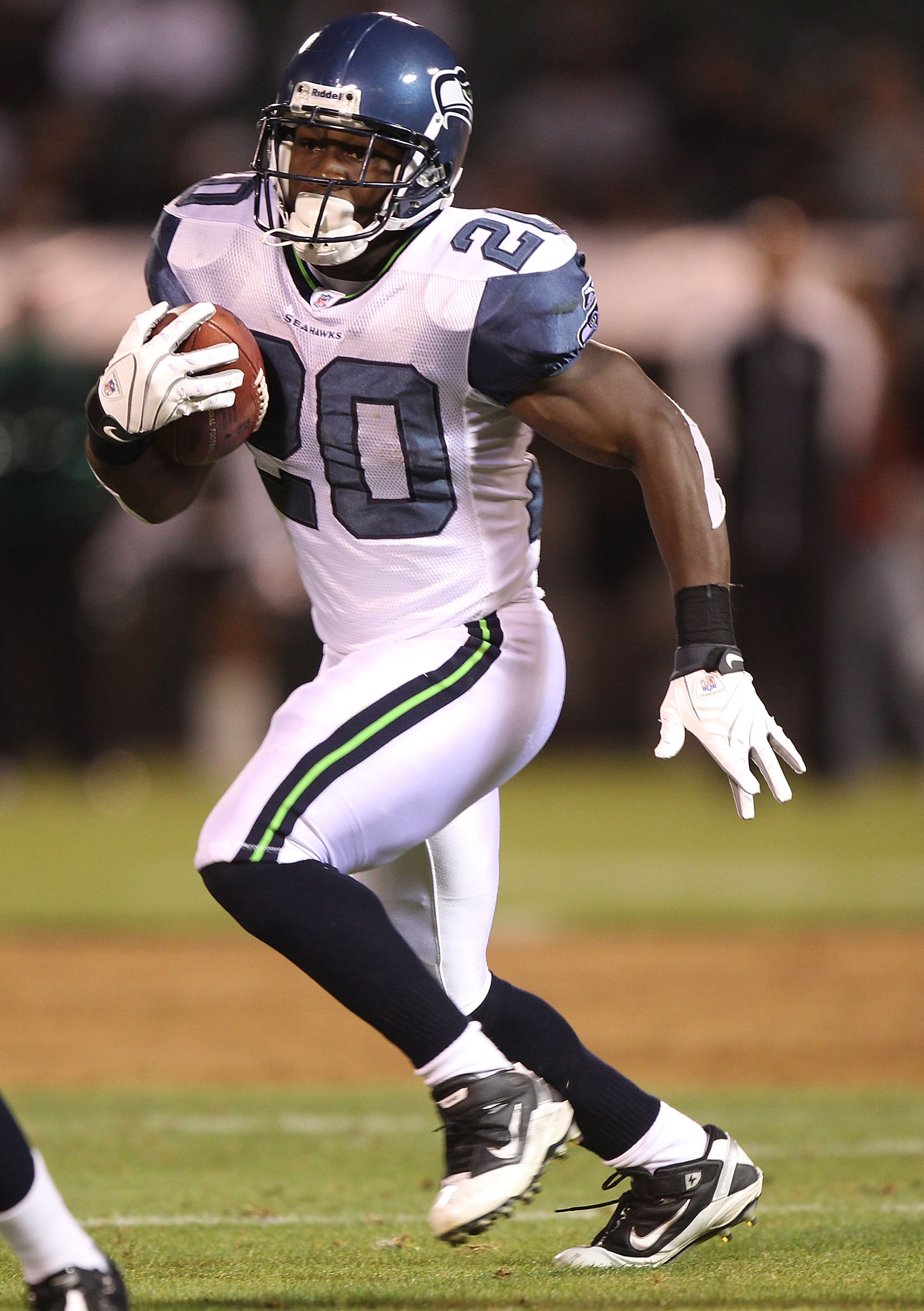 OAKLAND, CA - SEPTEMBER 02:  Justin Forsett #20 of the Seattle Seahawks runs against the Oakland Raiders during an NFL preseason game at Oakland-Alameda County Coliseum on September 2, 2010 in Oakland, California.  (Photo by Jed Jacobsohn/Getty Images)