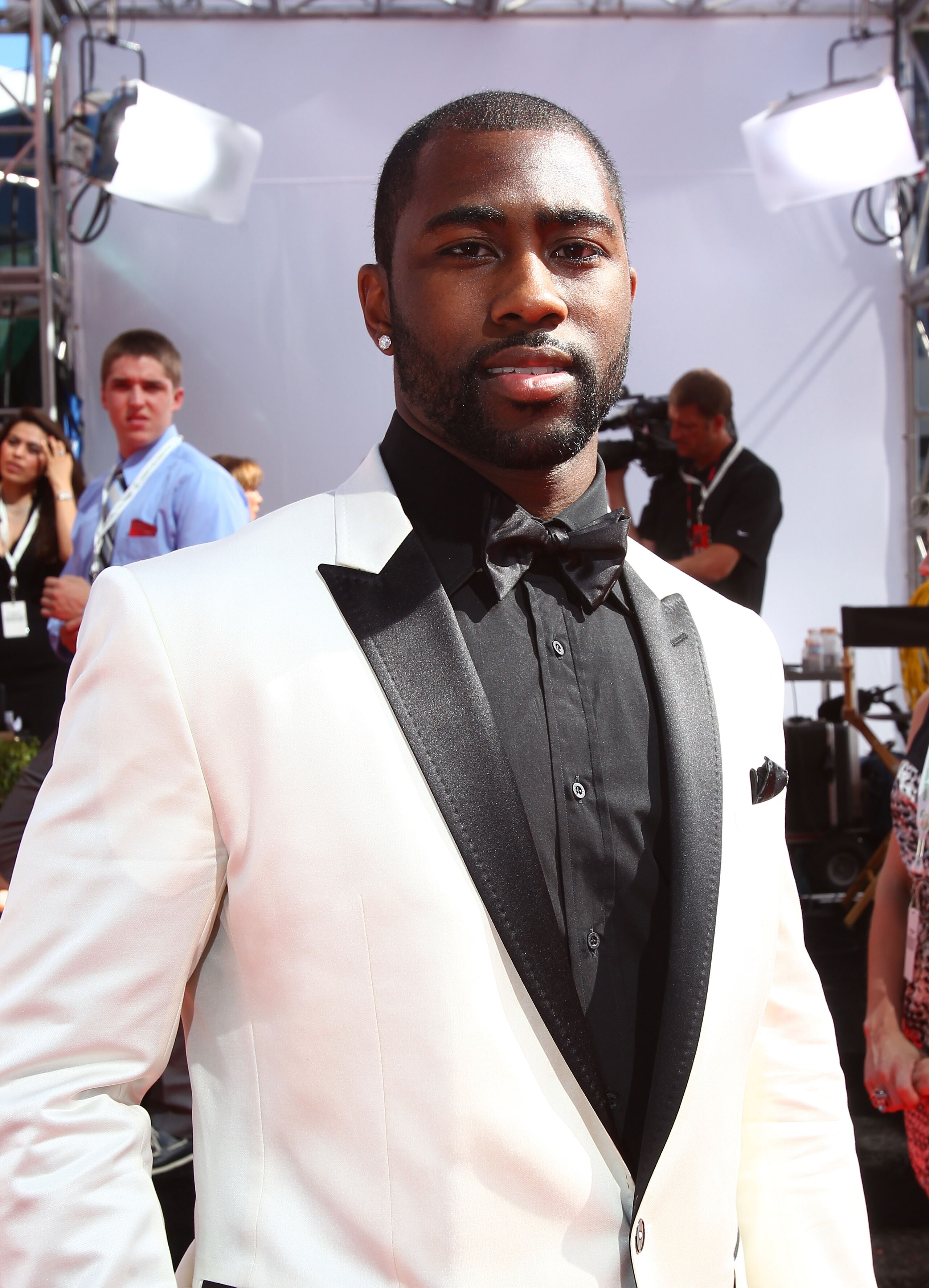 LOS ANGELES, CA - JULY 14:  NFL defensive back  back Darrelle Revis arrives at the 2010 ESPY Awards at Nokia Theatre L.A. Live on July 14, 2010 in Los Angeles, California.  (Photo by Alexandra Wyman/Getty Images for ESPY)