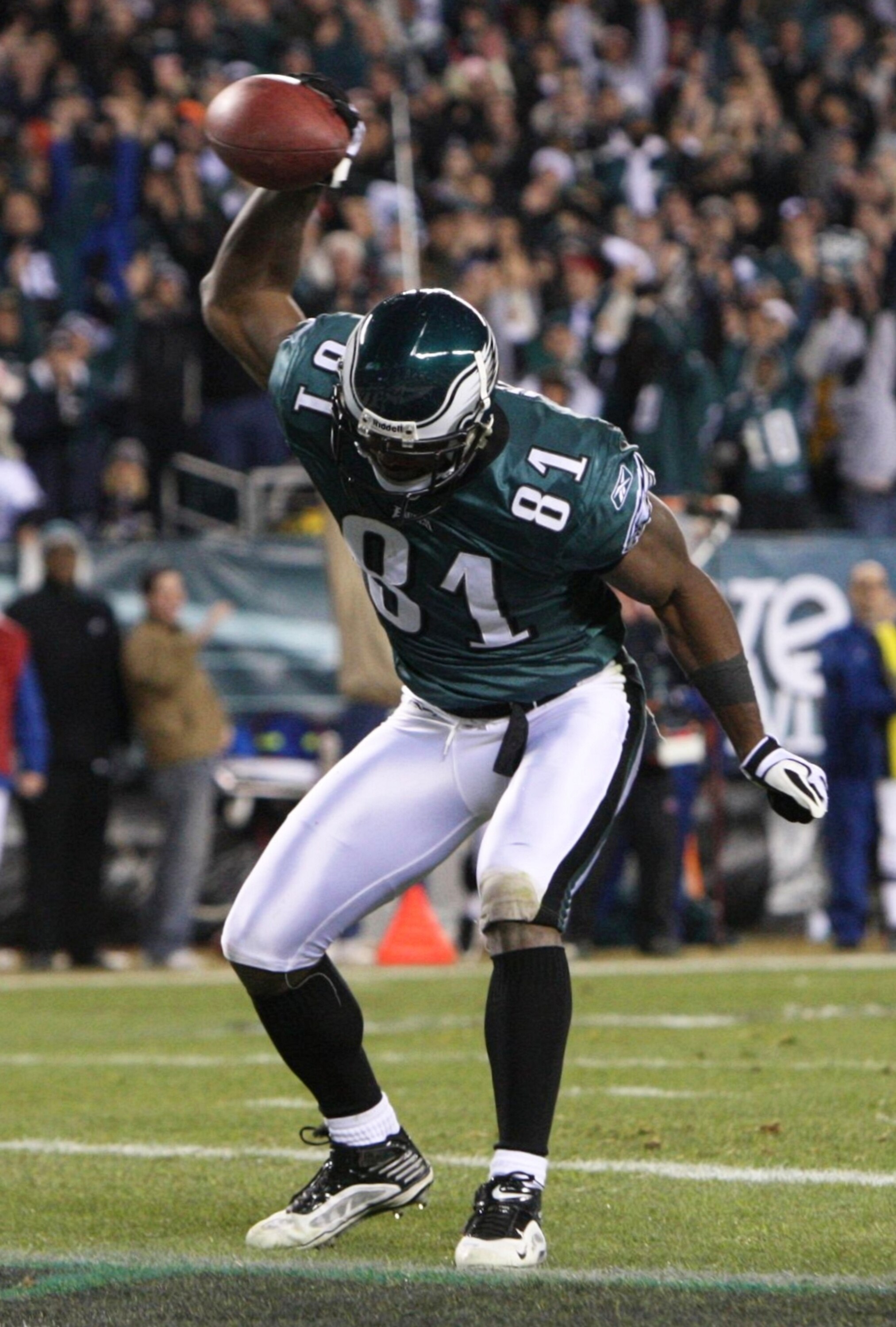 PHILADELPHIA - DECEMBER 27 : Jason Avant #81 of the Philadelphia Eagles celebrates after scoring a touchdown in the third quarter against the Denver Broncos at Lincoln Financial Field on December 27, 2009 in Philadelphia, Pennsylvania. (Photo by Jim McIsa