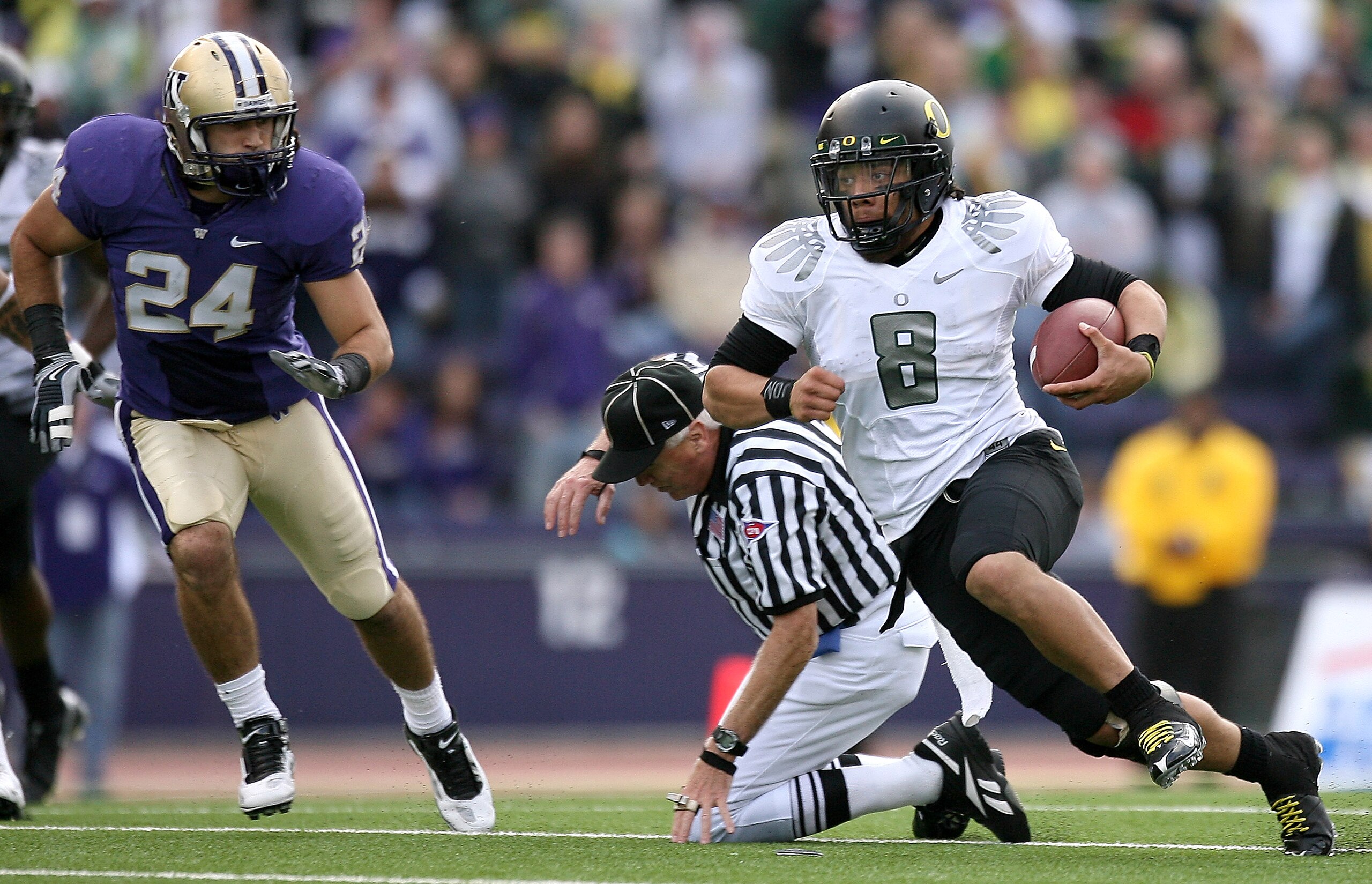 SEATTLE - OCTOBER 24:  Quarterback Jeremiah Masoli #8 of the Oregon Ducks rushes against Joshua Gage #24 of the Washington Huskies on October 24, 2009 at Husky Stadium in Seattle, Washington. The Ducks defeated the Huskies 43-19. (Photo by Otto Greule Jr/