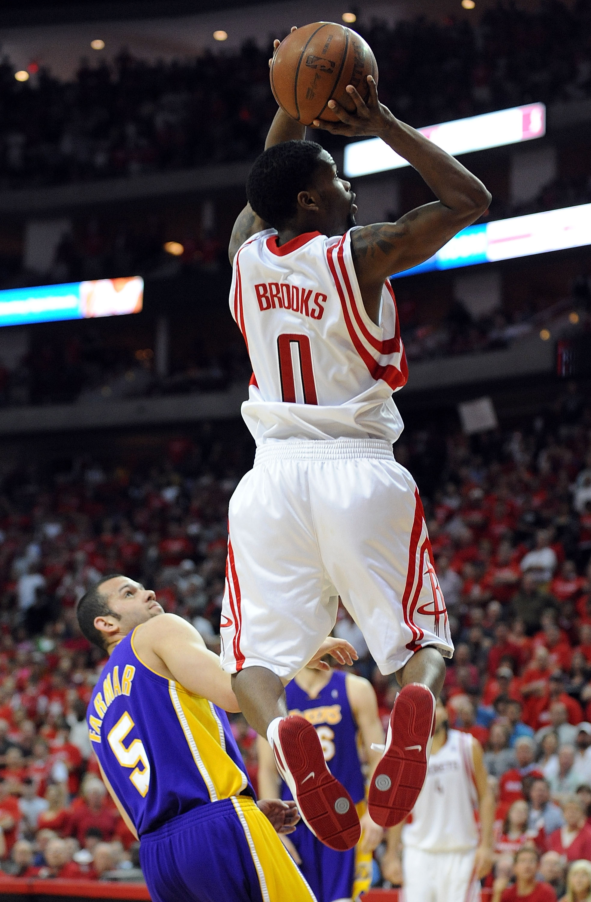 HOUSTON - MAY 10:  Guard Aaron Brooks #0 of the Houston Rockets makes a shot against Jordan Farmar #5 of the Los Angeles Lakers at the end of the third quarter in Game Four of the Western Conference Semifinals during the 2009 NBA Playoffs at Toyota Center