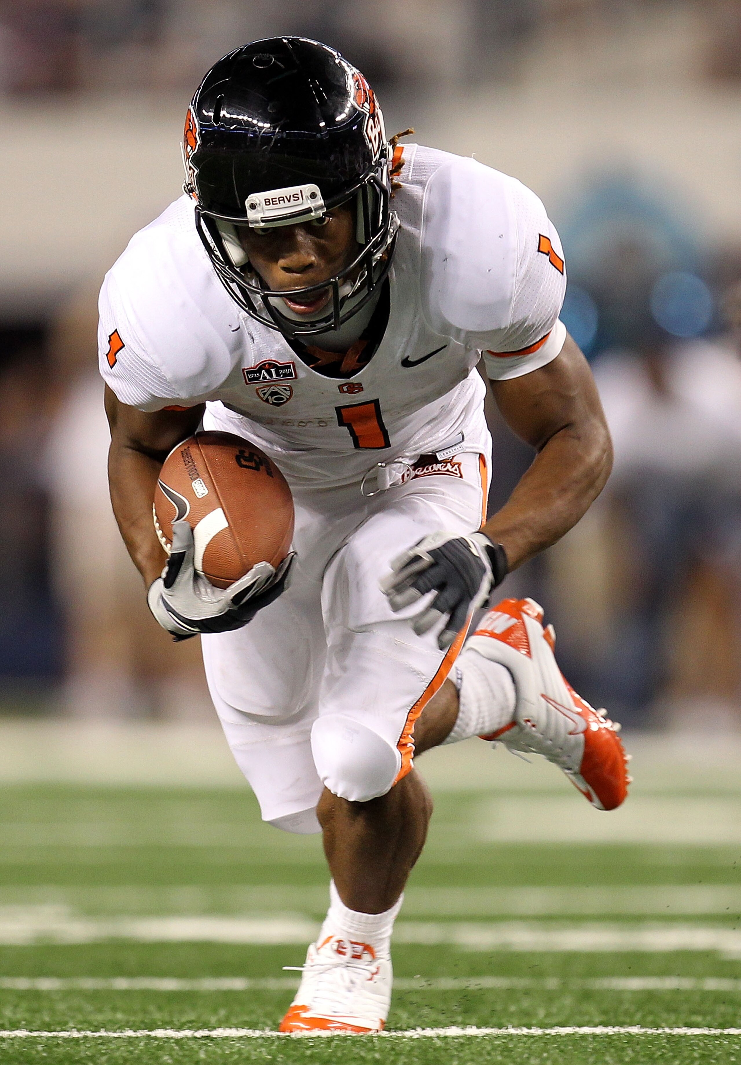 ARLINGTON, TX - SEPTEMBER 04: Running back Jacquizz Rodgers #1 of the Oregon State Beavers at Cowboys Stadium on September 4, 2010 in Arlington, Texas. (Photo by Ronald Martinez/Getty Images) ARLINGTON, TX - SEPTEMBER 04: Running back Jacquizz Rodgers #1 of the Oregon State Beavers at Cowboys Stadium on September 4, 2010 in Arlington, Texas. (Photo by Ronald Martinez/Getty Images)