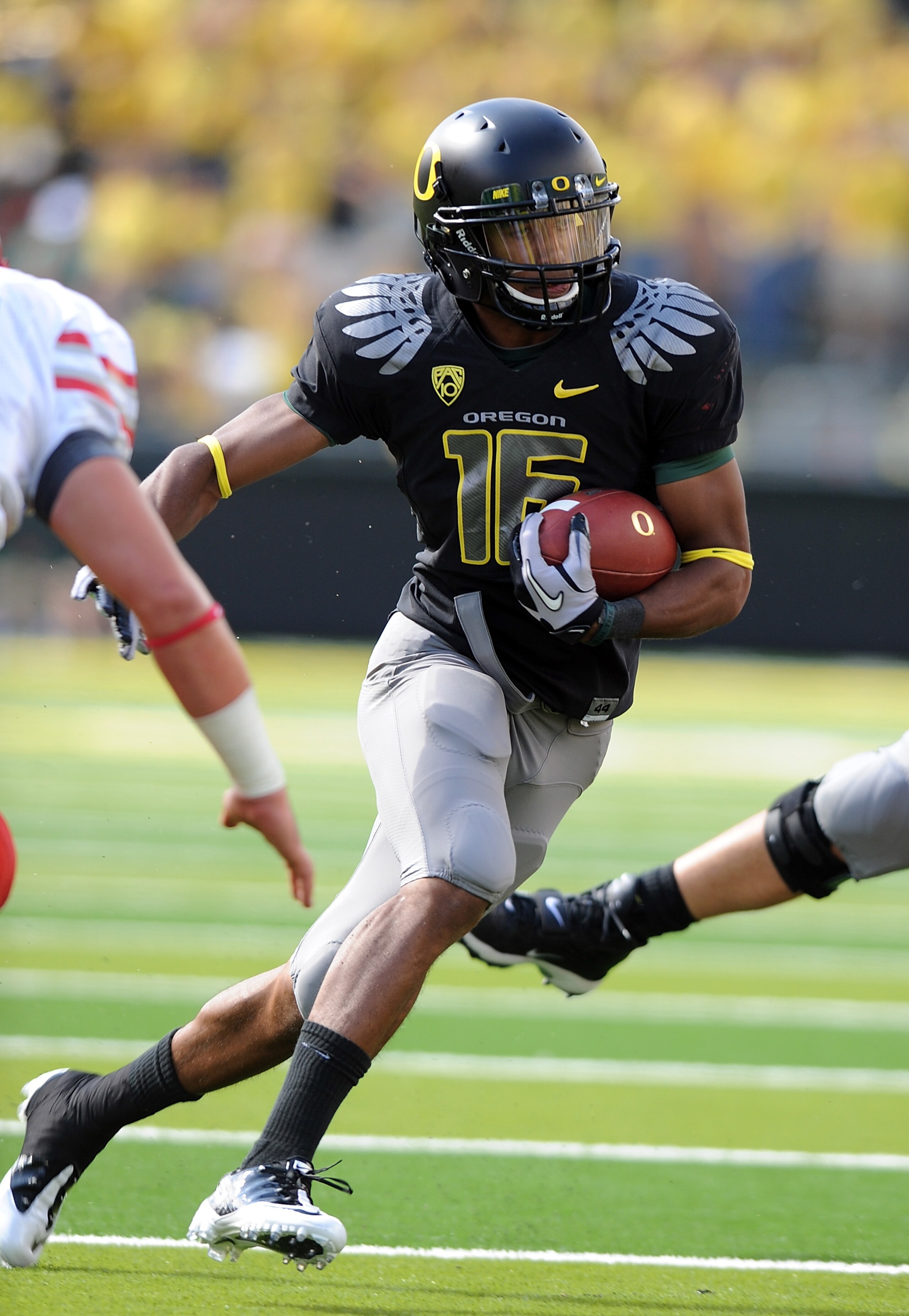 EUGENE, OR - SEPTEMBER 04: Quarterback Daryle Hawkins #16 of the Oregon Ducks runs for a good gain in the fourth quarter of the game against the New Mexico Lobos at Autzen Stadium on September 4, 2010 in Eugene, Oregon. (Photo by Steve Dykes/Getty Images EUGENE, OR - SEPTEMBER 04: Quarterback Daryle Hawkins #16 of the Oregon Ducks runs for a good gain in the fourth quarter of the game against the New Mexico Lobos at Autzen Stadium on September 4, 2010 in Eugene, Oregon. (Photo by Steve Dykes/Getty Images