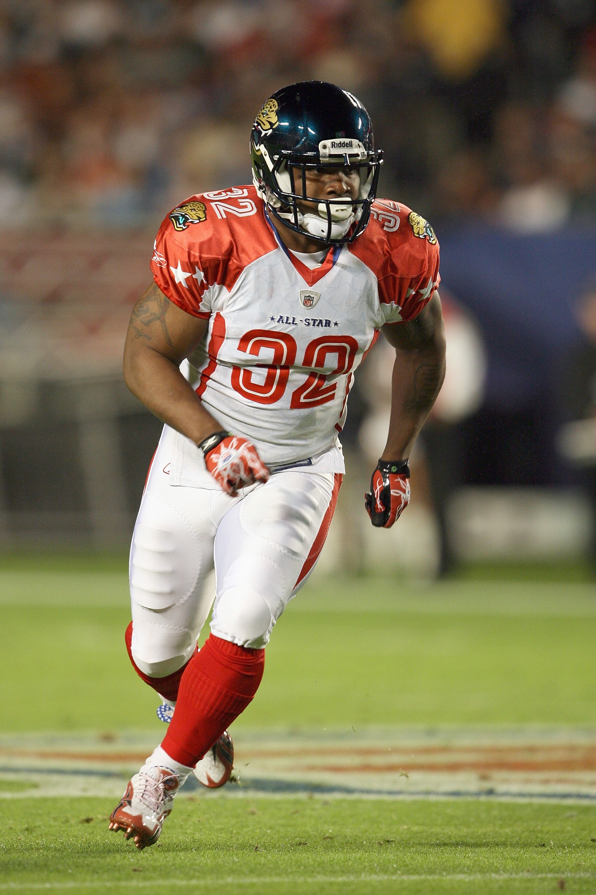MIAMI GARDENS, FL - JANUARY 31: Maurice Jones-Drew #32 of the Jacksonville Jaguars runs his route during the 2010 AFC-NFC Pro Bowl at Sun Life Stadium on January 31, 2010 in Miami Gardens, Florida. (Photo by Doug Benc/Getty Images)
