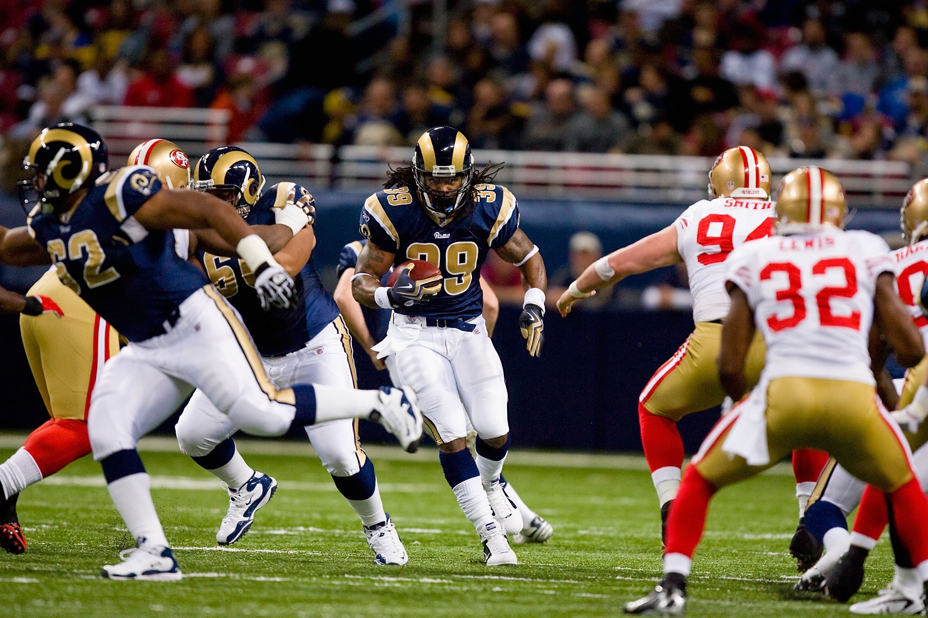 ST. LOUIS - JANUARY 3: Steven Jackson #39 of the St. Louis Rams carries the ball during the game against the San Francisco 49ers at the Edward Jones Dome on January 3, 2010 in St. Louis, Missouri.  The 49ers beat the Rams 28-6.  (Photo by Dilip Vishwanat/