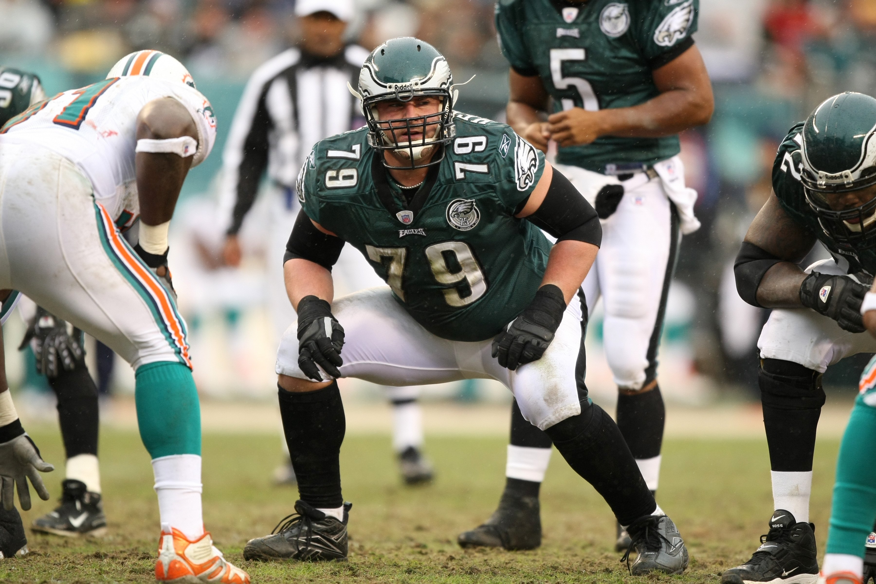PHILADELPHIA - NOVEMBER 18:  Todd Herremans #79 of the Philadelphia Eagles crouches into position during the NFL game against the Miami Dolphins at Lincoln Financial Field on November 18, 2007 in Philadelphia, Pennsylvania. (Photo by Al Bello/Getty Images