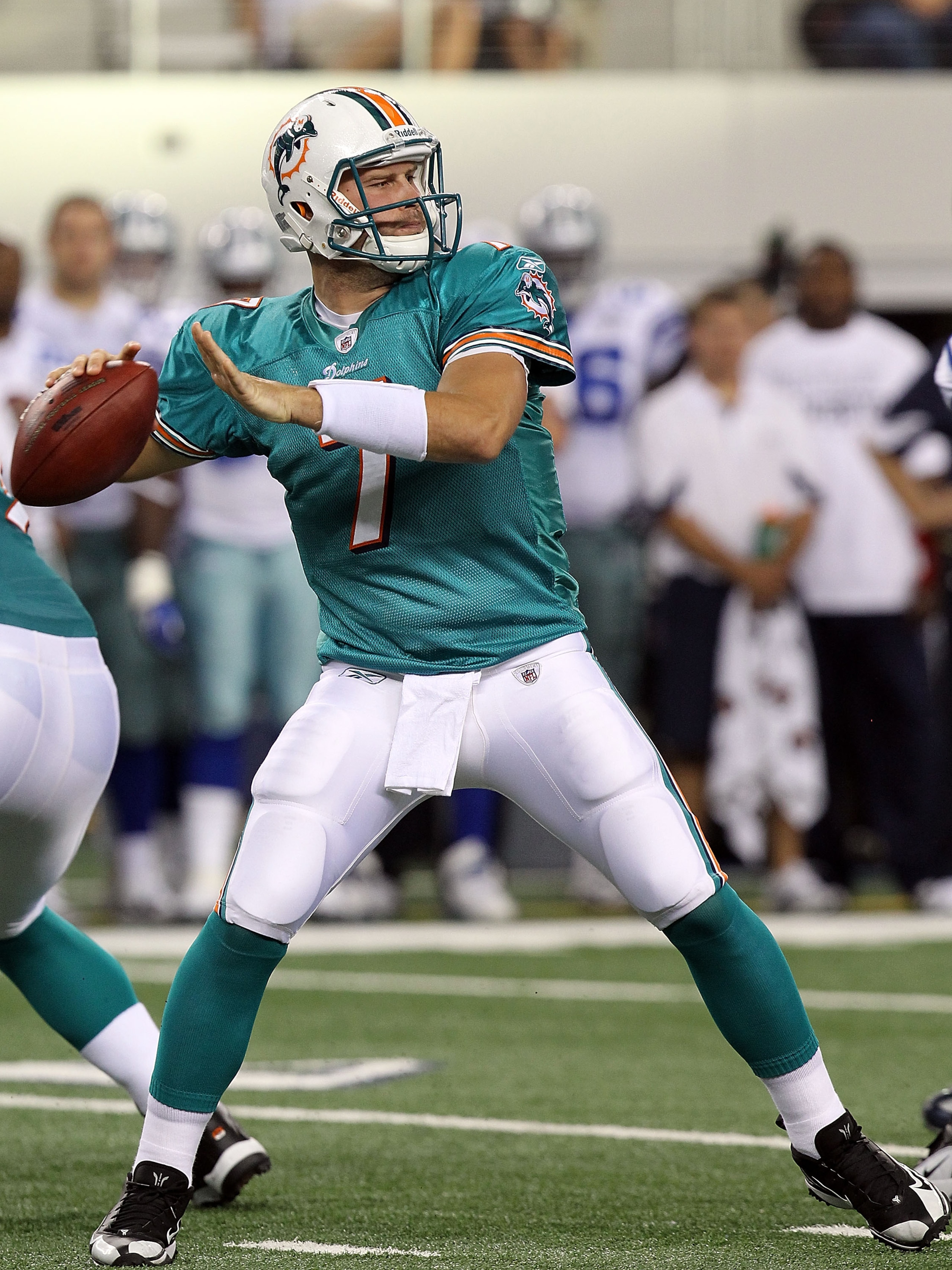 ARLINGTON, TX - SEPTEMBER 02:  Quarterback Chad Henne #7 of the Miami Dolphins  during a preseason game at Cowboys Stadium on September 2, 2010 in Arlington, Texas.  (Photo by Ronald Martinez/Getty Images)