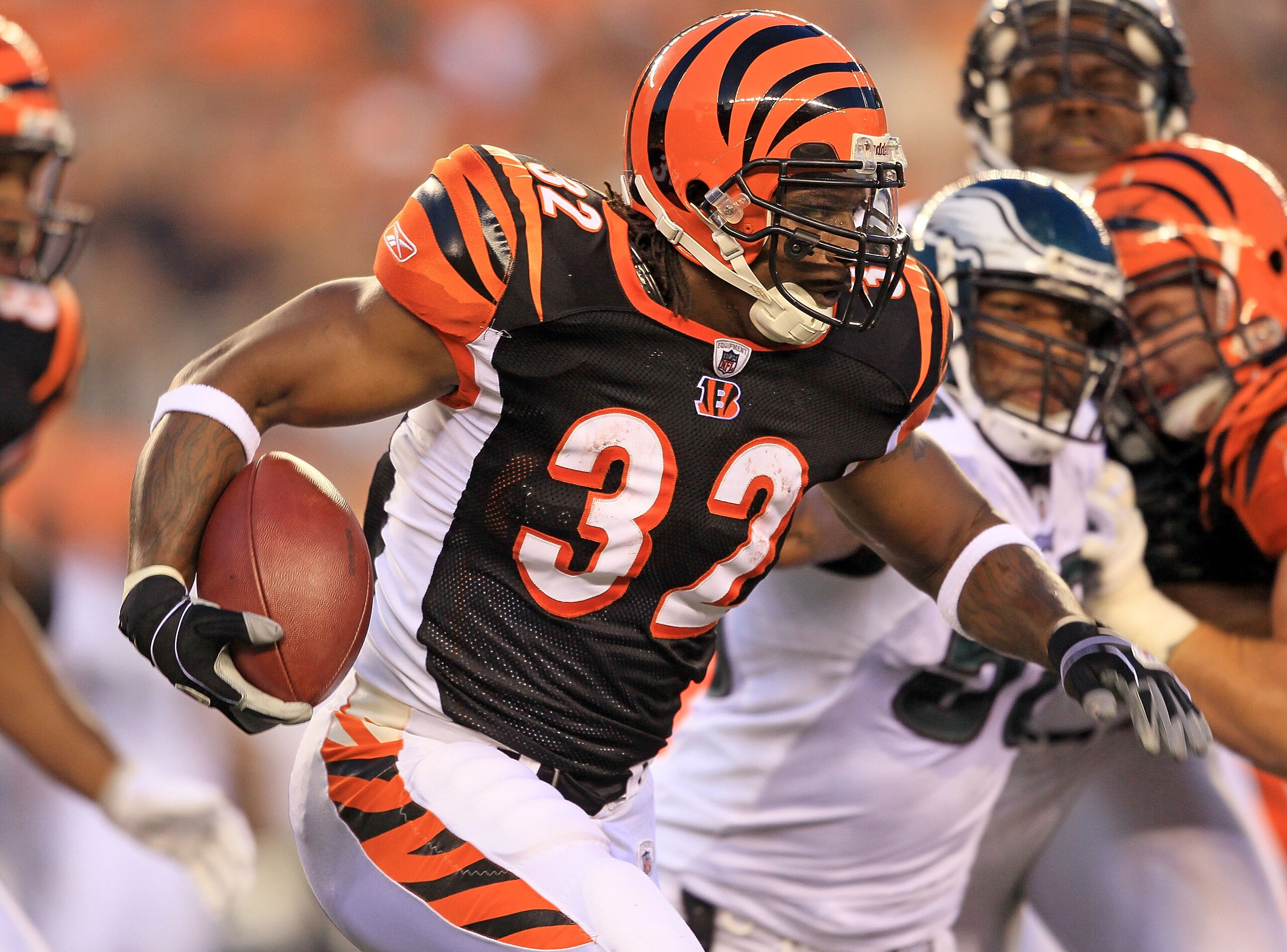 CINCINNATI - AUGUST 20: Cedric Benson #32 of the Cincinnati Bengals runs with the ball during the NFL preseason game against the Philadelphia Eagles at Paul Brown Stadium on August 20, 2010 in Cincinnati, Ohio.  (Photo by Andy Lyons/Getty Images)