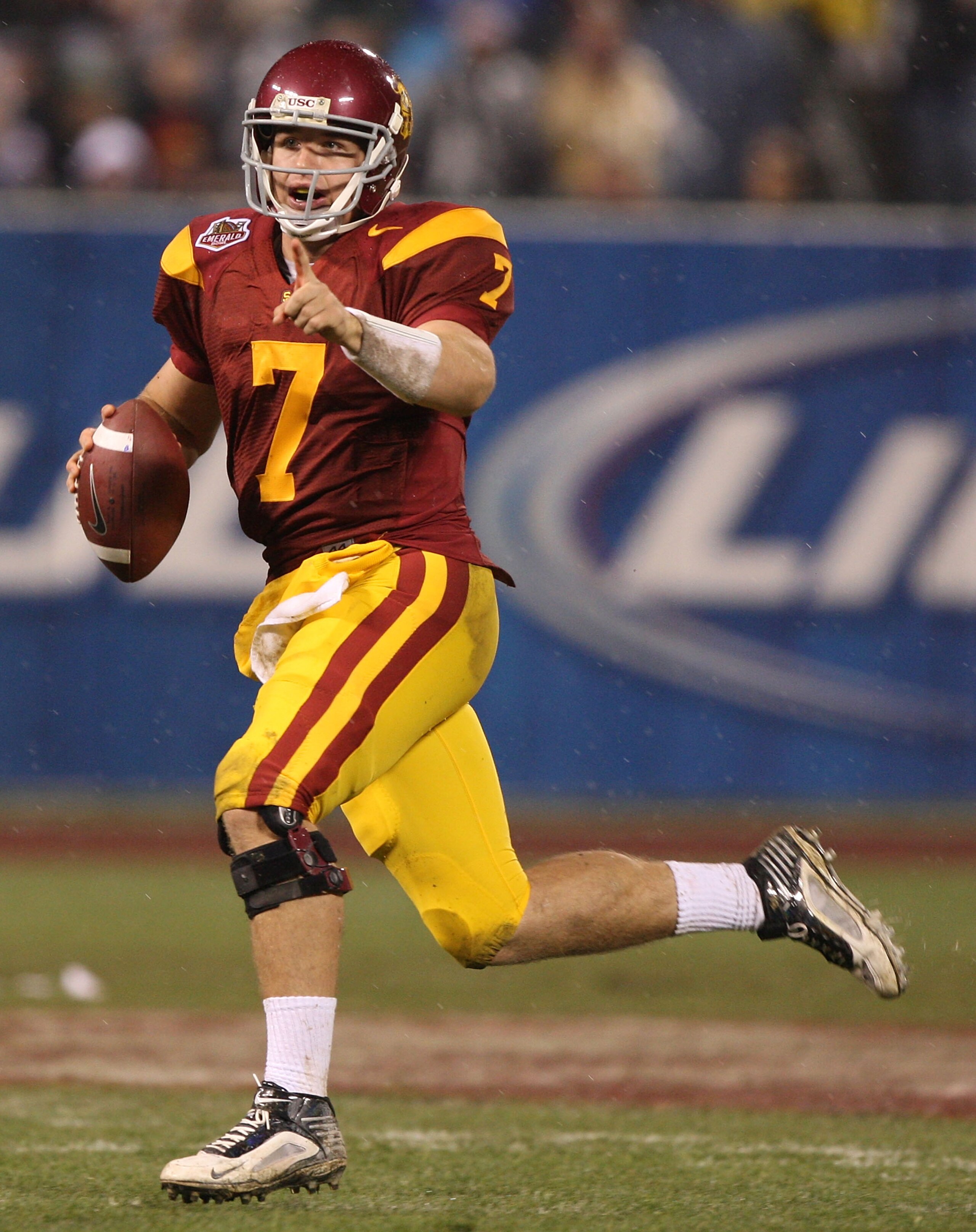 SAN FRANCISCO - DECEMBER 26: Matt Barkley #7 of the USC Trojans passes against the Boston College Eagles during the 2009 Emerald Bowl at AT&T Park on December 26, 2009 in San Francisco, California. (Photo by Jed Jacobsohn/Getty Images)