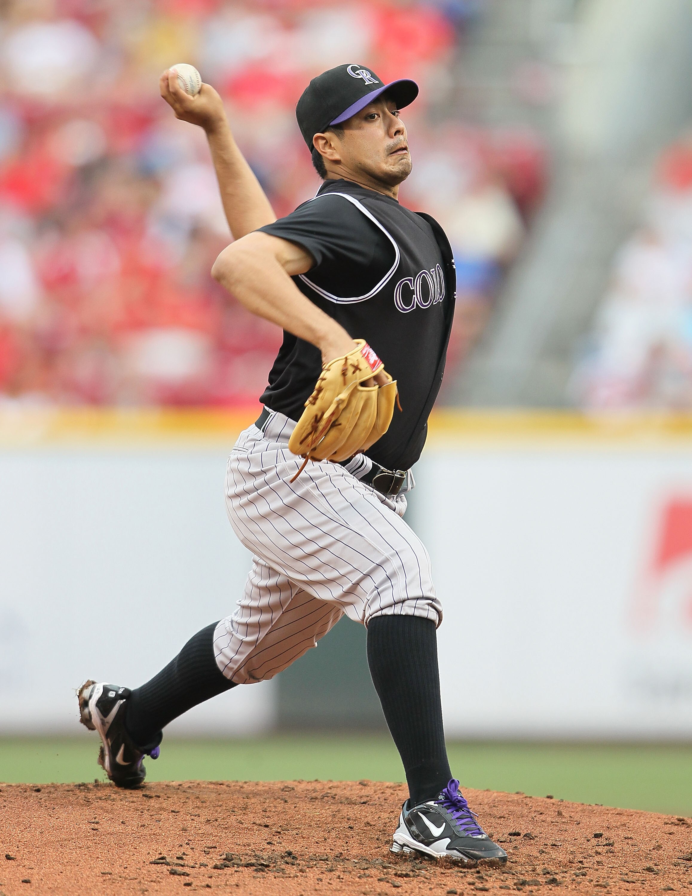 CINCINNATI - JULY 17:  Jorge De La Rosa #29 of the Colorado Rockies throws a pitch during the game against the Cincinnati Reds at Great American Ball Park on July 17, 2010 in Cincinnati, Ohio.  (Photo by Andy Lyons/Getty Images)