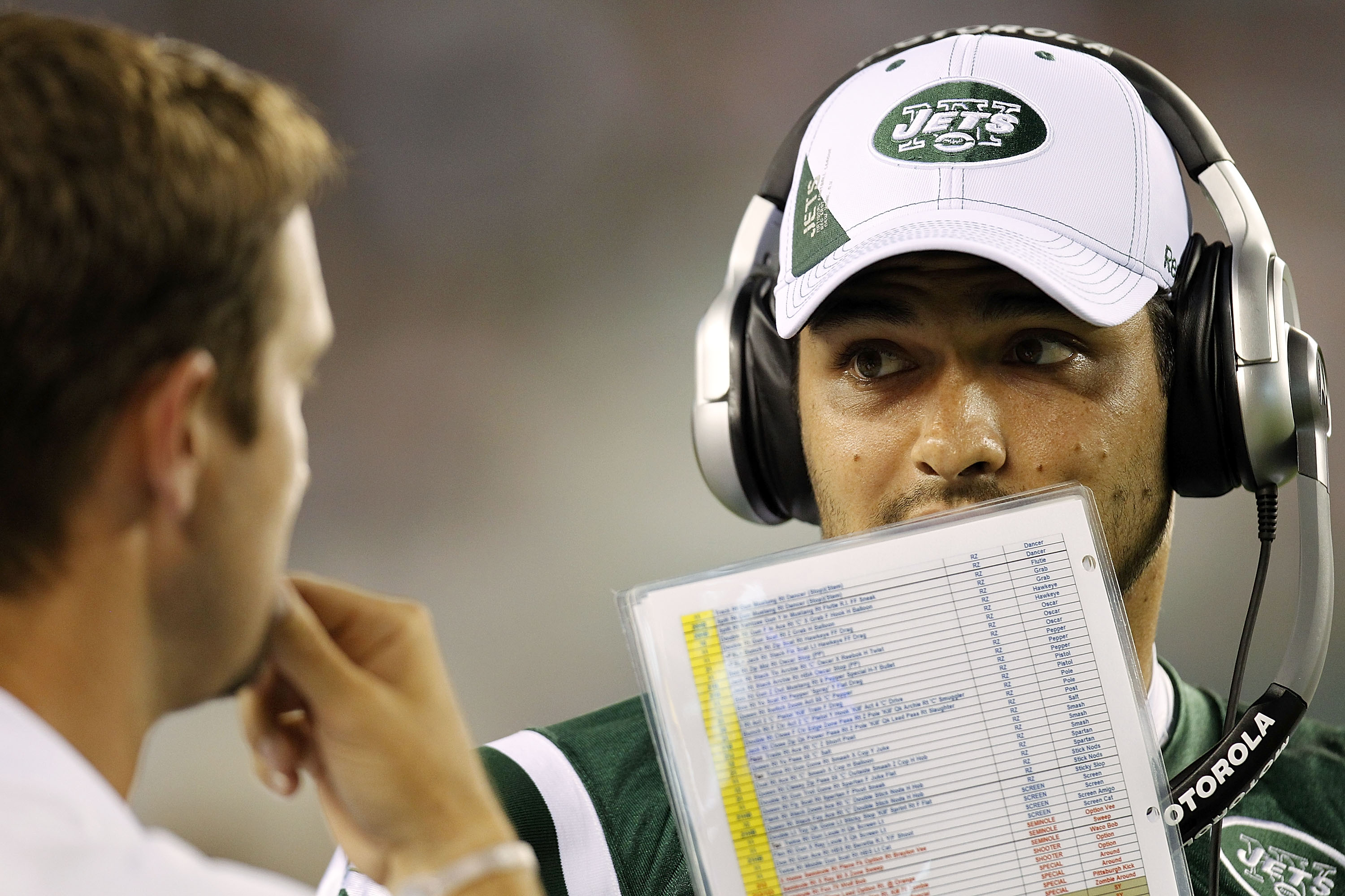 PHILADELPHIA - SEPTEMBER 02:  Mark Sanchez #6 and offensive coordinator Brian Schottenheimer of the New York Jets look on during a preseason game against the Philadelphia Eagles at Lincoln Financial Field on September 2, 2010 in Philadelphia, Pennsylvania
