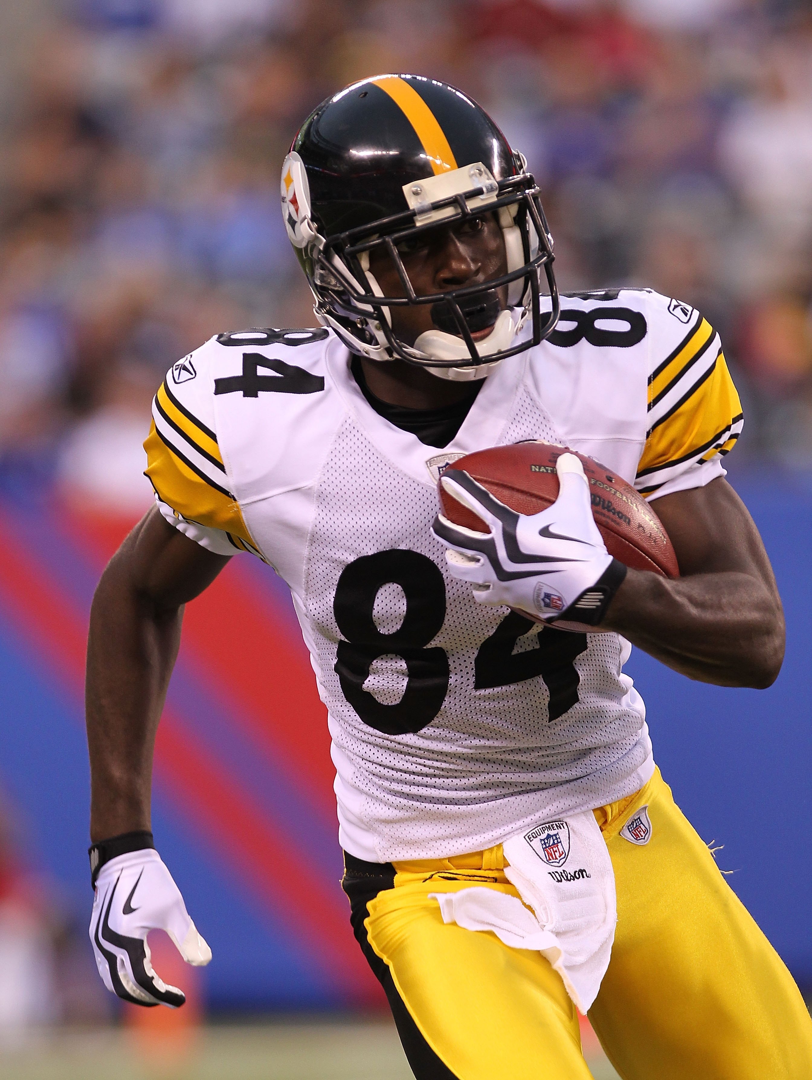 EAST RUTHERFORD, NJ - AUGUST 21:  Antonio Brown #84 of the Pittsburgh Steelers returns a kick off against the New York Giants during their preseason game at New Meadowlands Stadium on August 21, 2010 in East Rutherford, New Jersey.  (Photo by Nick Laham/G