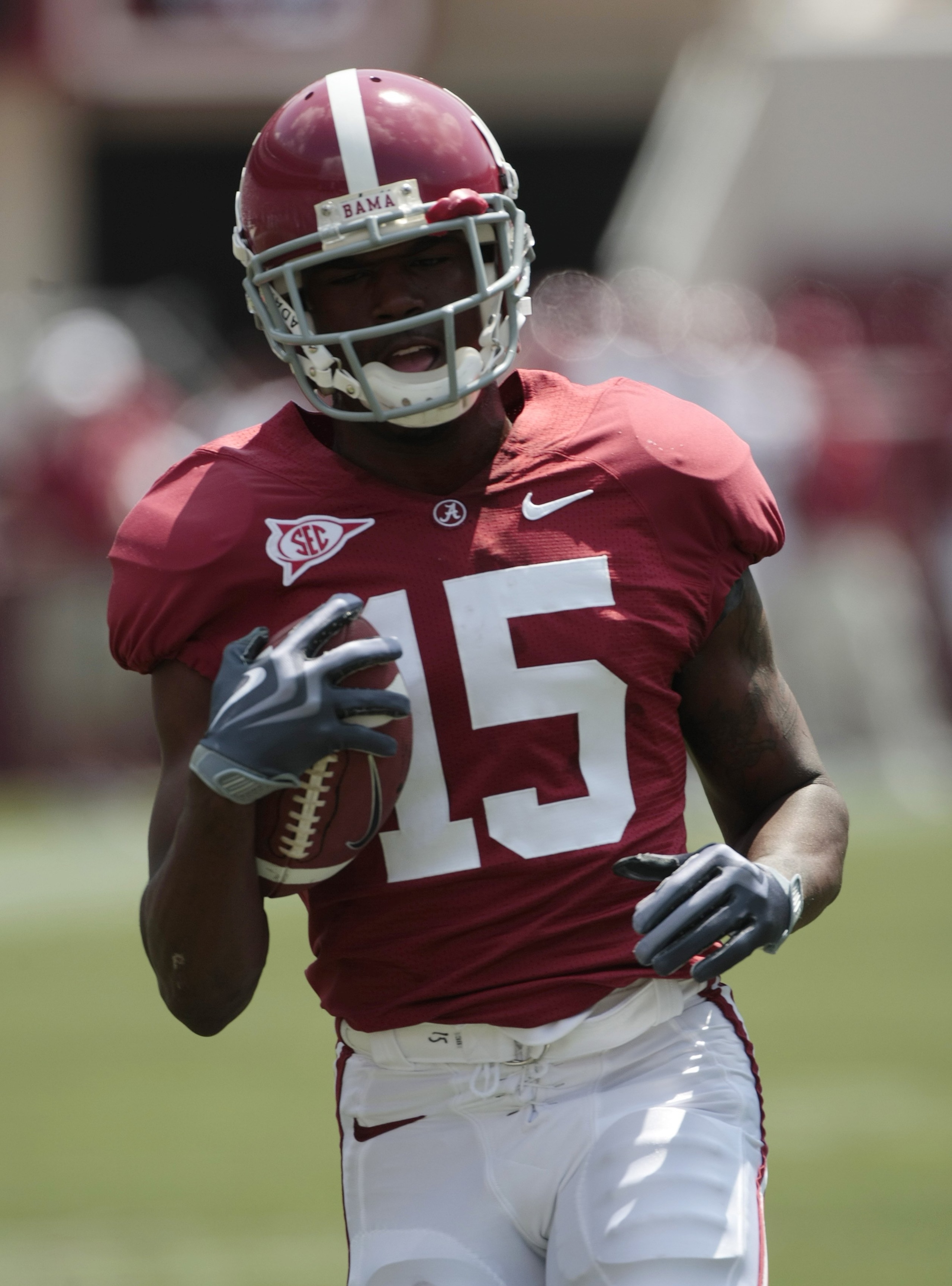 TUSCALOOSA, AL - APRIL 17: Wide receiver Darius Hanks #15 of the University of Alabama catches the ball prior to the start of the Alabama spring game at Bryant Denny Stadium on April 17, 2010 in Tuscaloosa, Alabama. (Photo by Dave Martin/Getty Images)