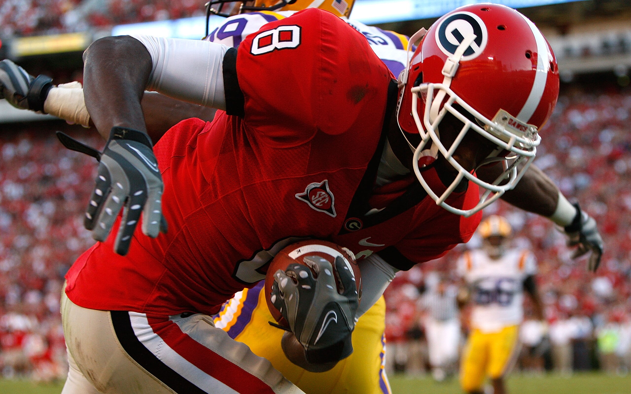 ATHENS, GA - OCTOBER 03: A.J. Green #8 of the Georgia Bulldogs pulls in a touchdown reception against Chris Hawkins #29 of the Louisiana State University Tigers at Sanford Stadium on October 3, 2009 in Athens, Georgia. (Photo by Kevin C. Cox/Getty Images)
