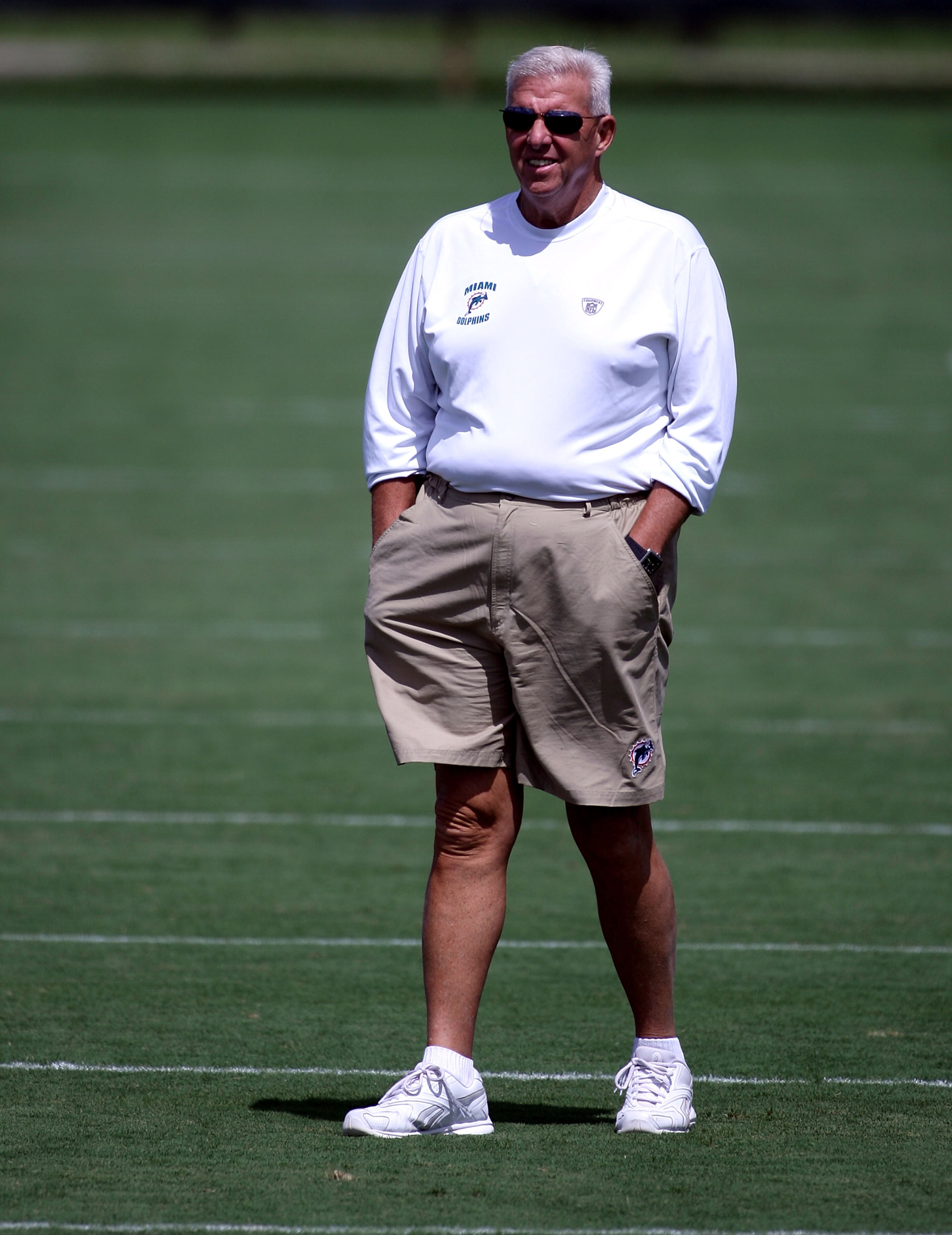 DAVIE, FL - JUNE 06: Executive Vice President of Football Operations Bill Parcells watches practice on during Miami Dolphins Mini Camp on June 6, 2008 at the Dolphins practice facility in Davie, Florida. (Photo by Marc Serota/Getty Images) DAVIE, FL - JUNE 06: Executive Vice President of Football Operations Bill Parcells watches practice on during Miami Dolphins Mini Camp on June 6, 2008 at the Dolphins practice facility in Davie, Florida. (Photo by Marc Serota/Getty Images)
