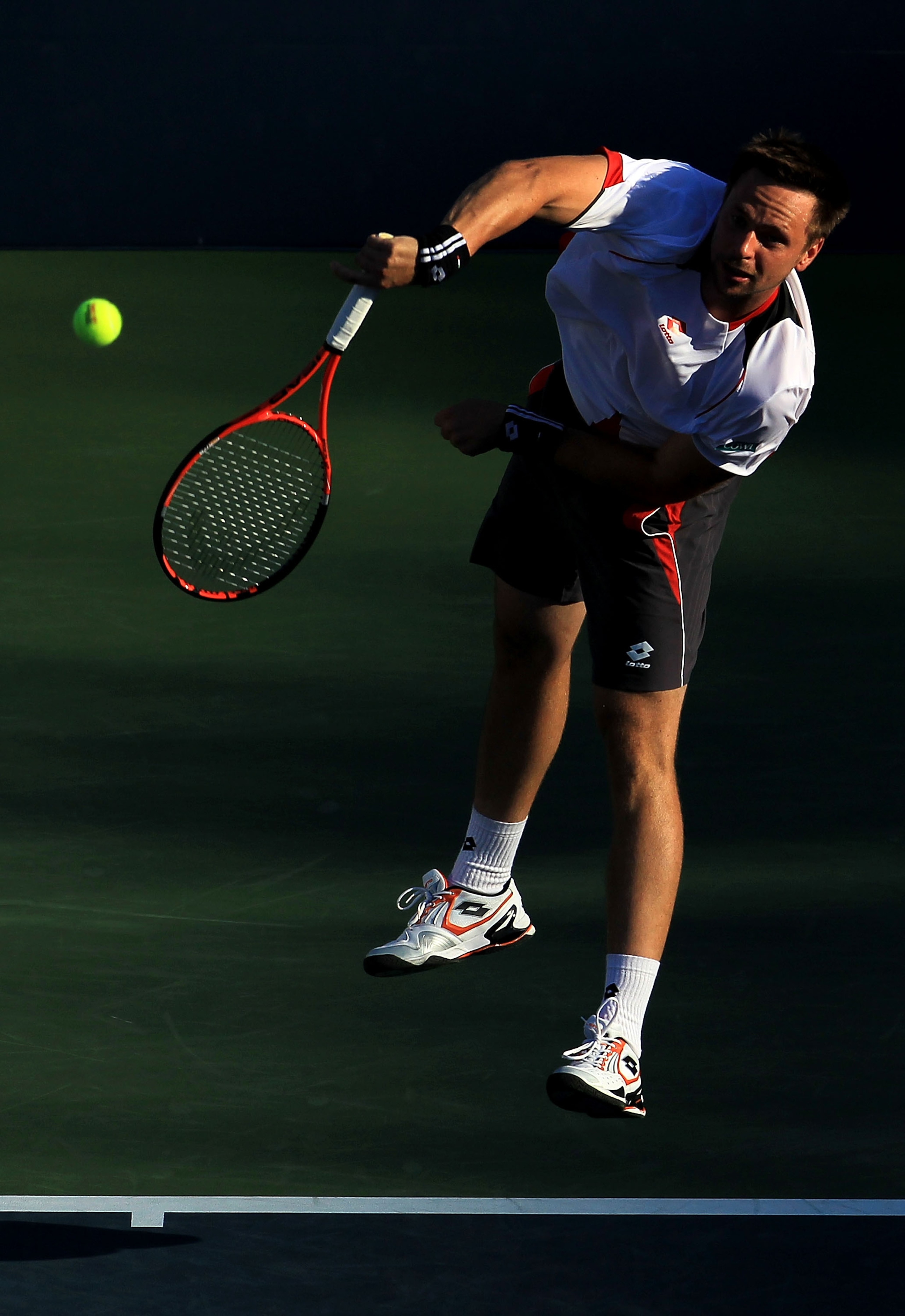 NEW YORK - SEPTEMBER 06: Robin Soderling of Sweden serves against Albert Montanes of Spain during the men's singles match on day eight of the 2010 U.S. Open at the USTA Billie Jean King National Tennis Center on September 6, 2010 in the Flushing neighbor NEW YORK - SEPTEMBER 06: Robin Soderling of Sweden serves against Albert Montanes of Spain during the men's singles match on day eight of the 2010 U.S. Open at the USTA Billie Jean King National Tennis Center on September 6, 2010 in the Flushing neighbor