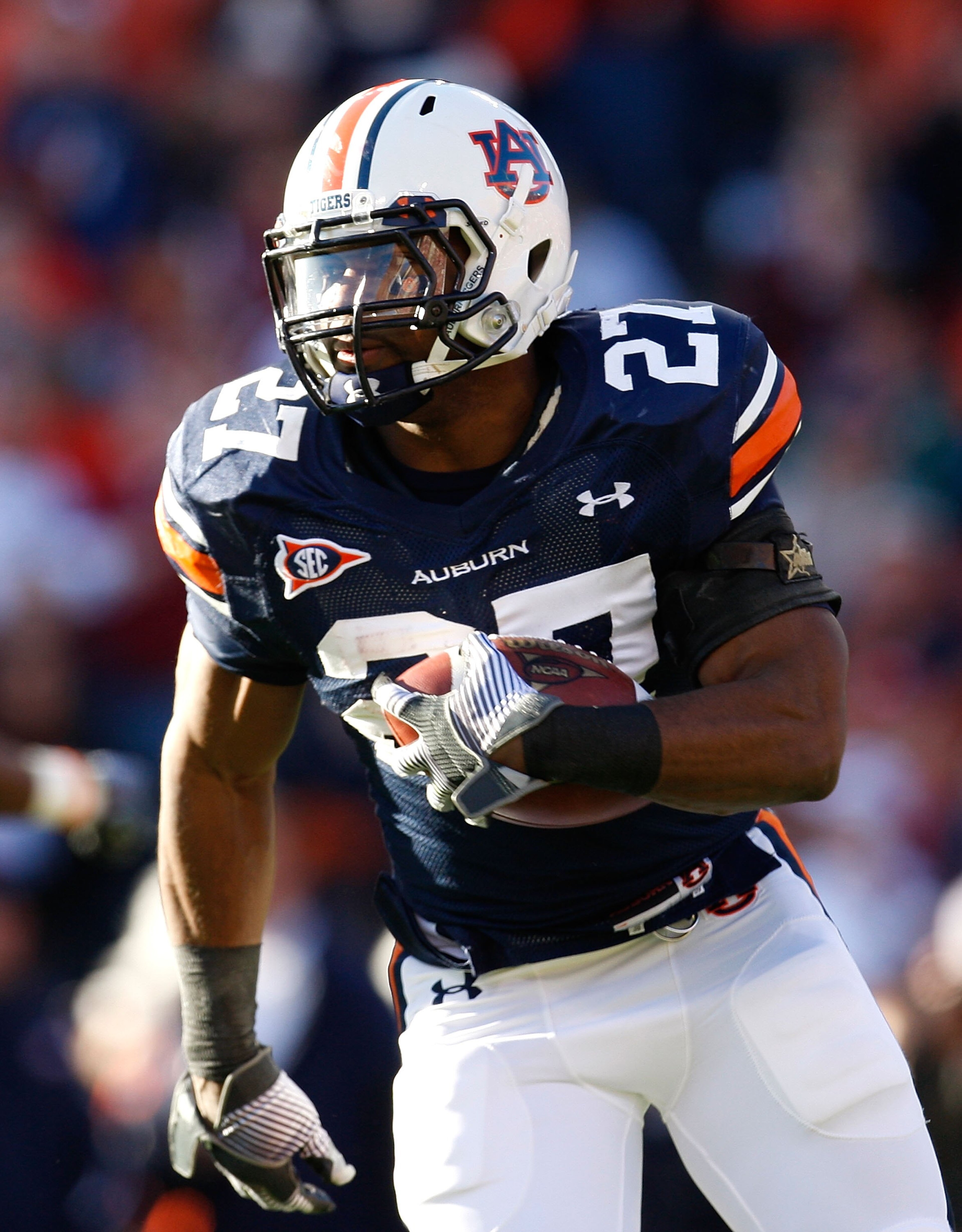 AUBURN, AL - NOVEMBER 27: Mario Fannin #27 of the Auburn Tigers against the Alabama Crimson Tide at Jordan-Hare Stadium on November 27, 2009 in Auburn, Alabama. (Photo by Kevin C. Cox/Getty Images) AUBURN, AL - NOVEMBER 27: Mario Fannin #27 of the Auburn Tigers against the Alabama Crimson Tide at Jordan-Hare Stadium on November 27, 2009 in Auburn, Alabama. (Photo by Kevin C. Cox/Getty Images)