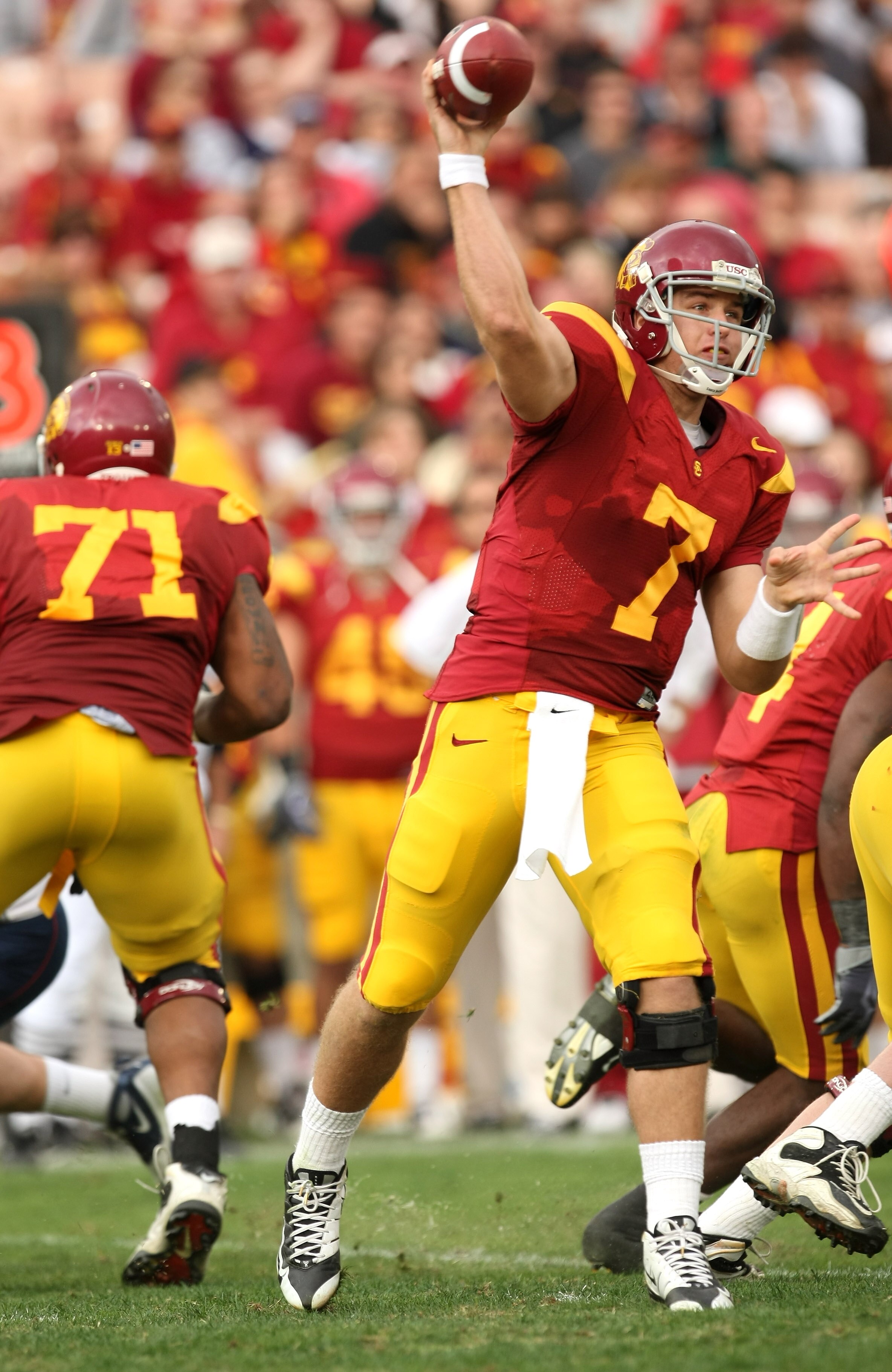 LOS ANGELES, CA - DECEMBER 05:  Quarterback Matt Barkley #7 of the USC Trojans throws a pass against the Arizona Wildcats on December 5, 2009 at the Los Angeles Coliseum in Los Angeles, California. Arizona won 21-17.  (Photo by Stephen Dunn/Getty Images)