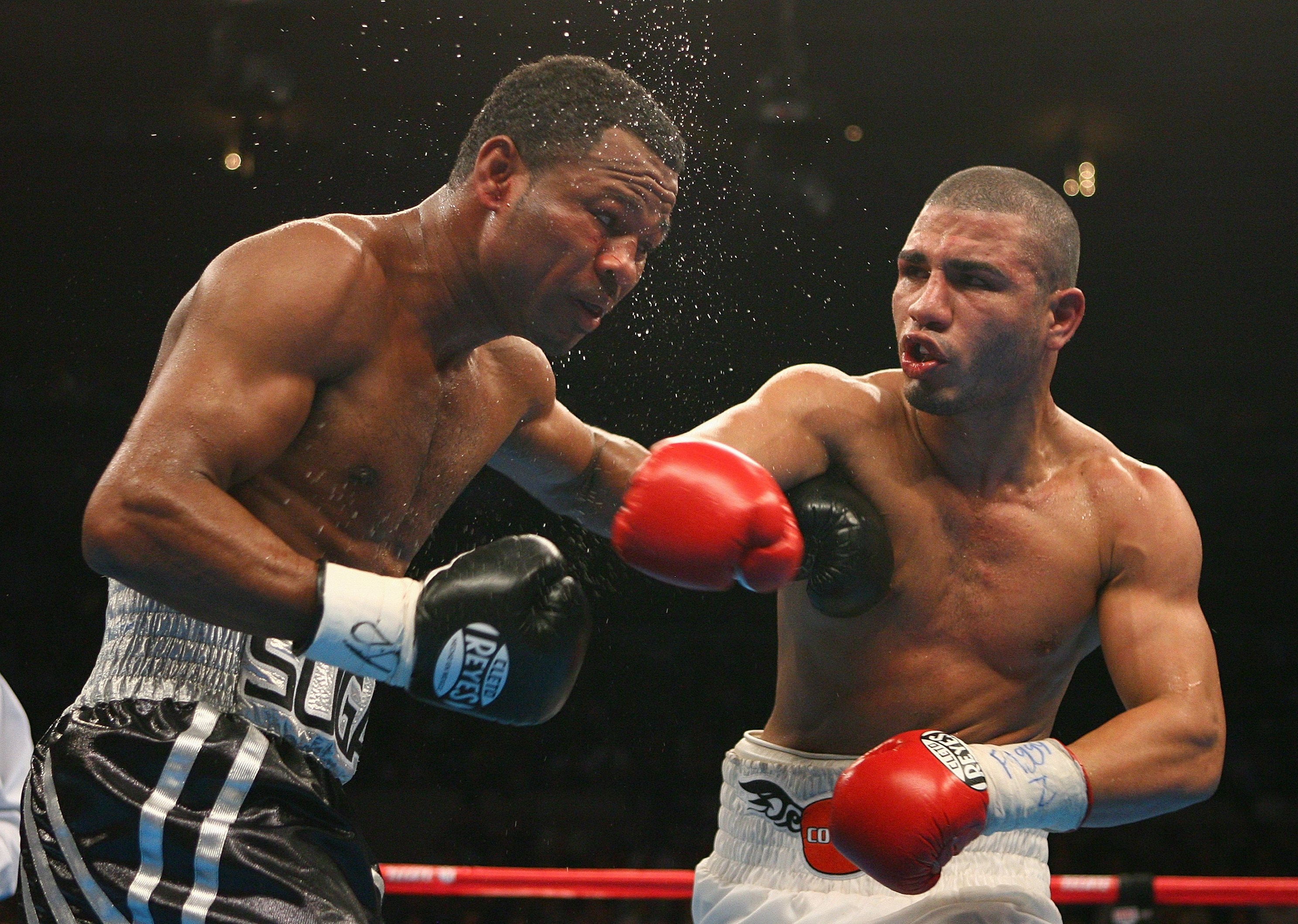 NEW YORK - NOVEMBER 10:  Miguel Cotto connects on a punch to the face during his WBA Welterweight title fight against Shane Mosley at Madison Square Garden on November 10, 2007 in New York City, New York. (Photo by Al Bello/Getty Images)