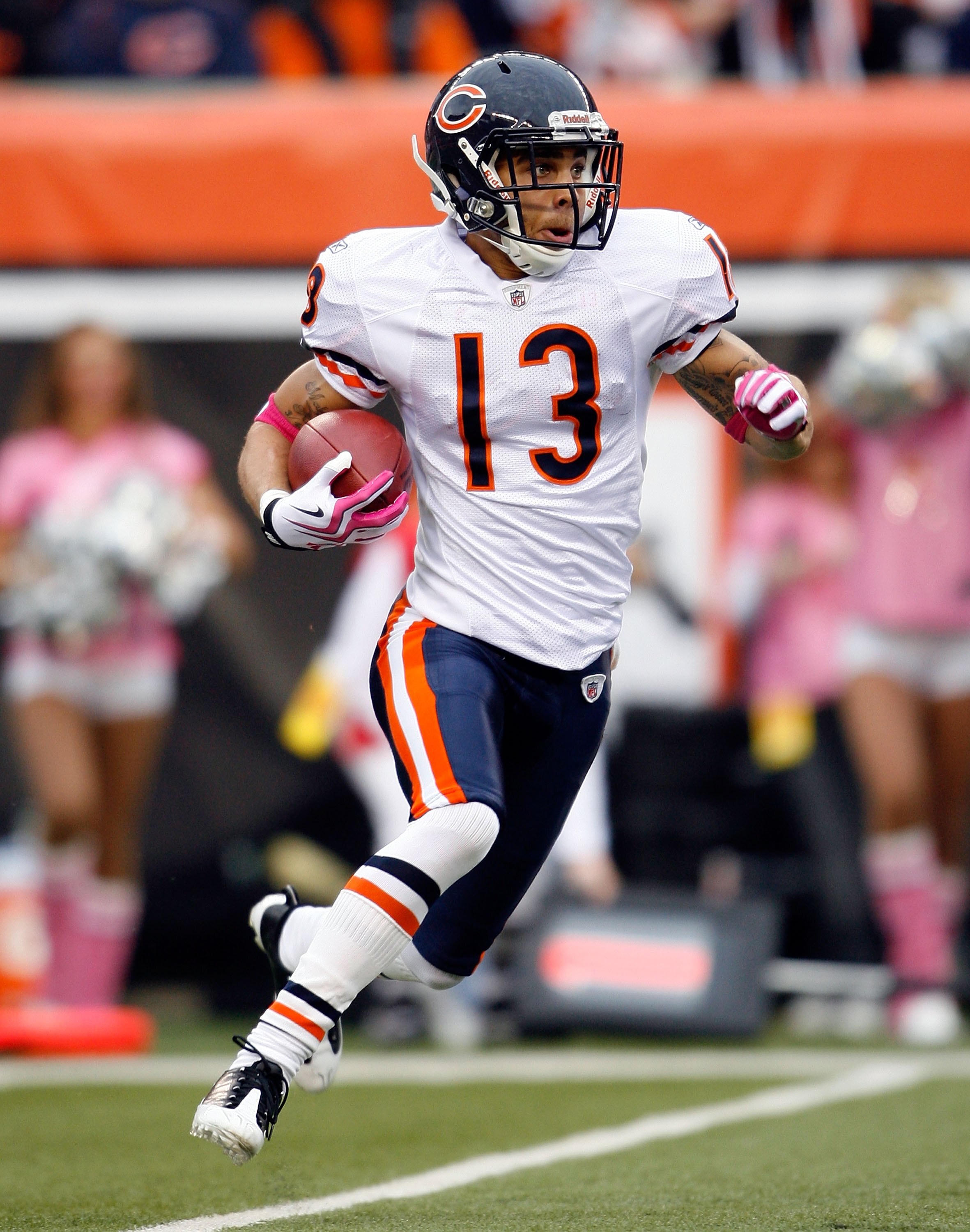 CINCINNATI - OCTOBER 25:  Johnny Knox #13 of the Chicago Bears runs with the ball during the NFL game against the Cincinnati Bengals at Paul Brown Stadium on October 25, 2009 in Cincinnati, Ohio.  (Photo by Andy Lyons/Getty Images)