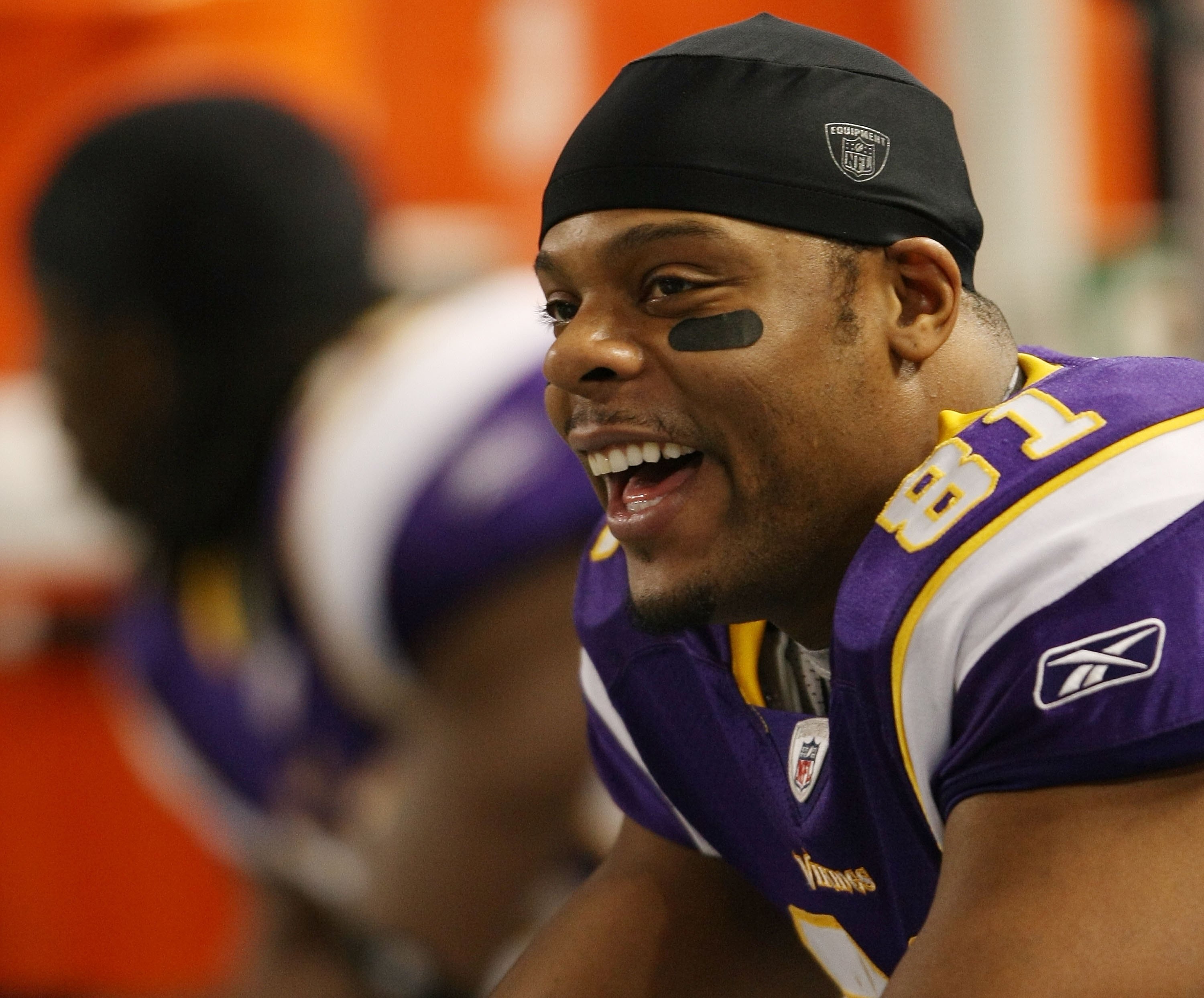 MINNEAPOLIS - JANUARY 03:  Visanthe Shiancoe #81 of the Minnesota Vikings looks on from the sideline in the fourth quarter against the New York Giants on January 3, 2010 at Hubert H. Humphrey Metrodome in Minneapolis, Minnesota. The Vikings defeated the G