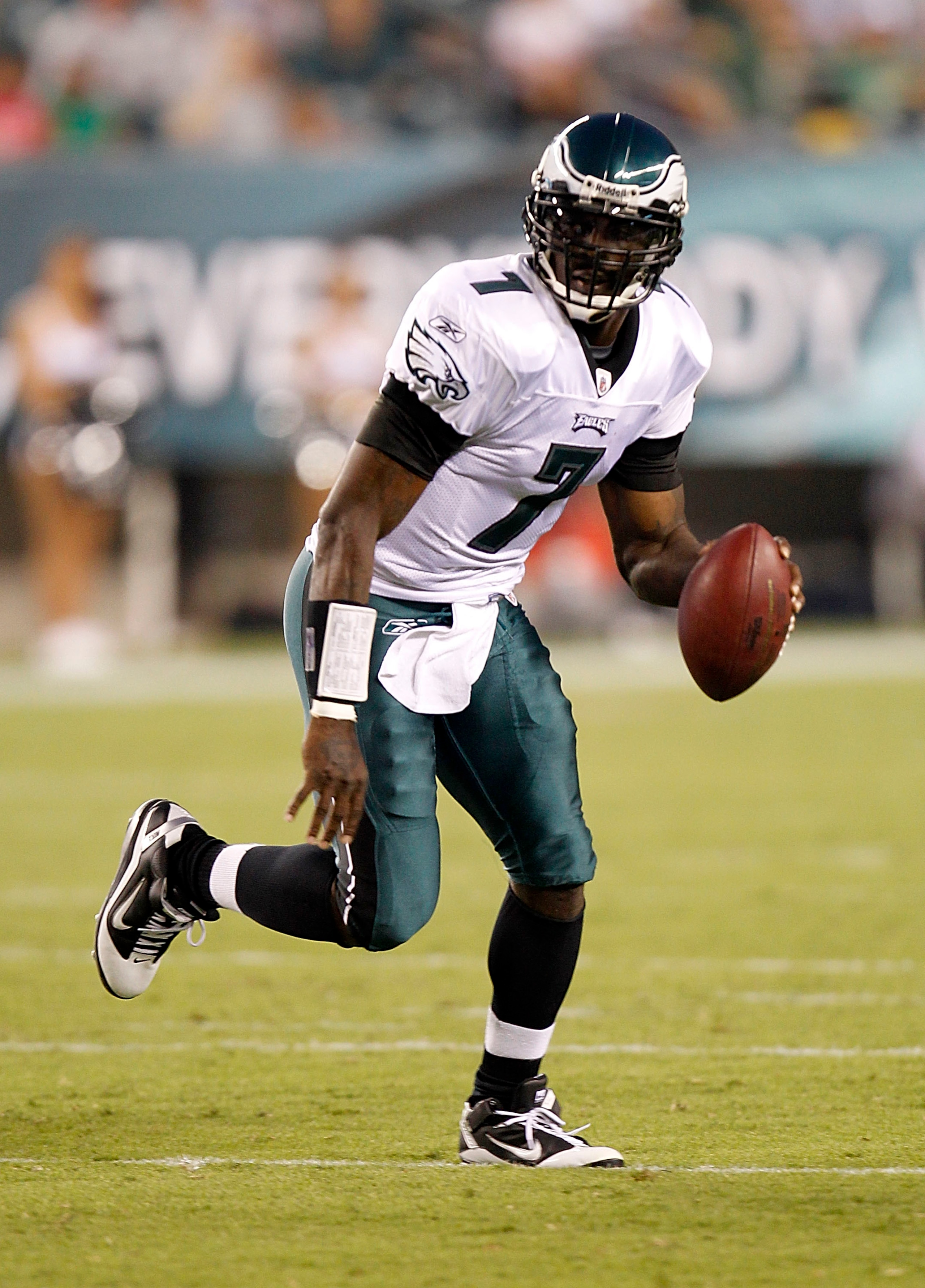 PHILADELPHIA - SEPTEMBER 02: Michael Vick #7 of the Philadelphia Eagles drops back to pass during a preseason game against the New York Jets at Lincoln Financial Field on September 2, 2010 in Philadelphia, Pennsylvania. (Photo by Jeff Zelevansky/Getty Ima PHILADELPHIA - SEPTEMBER 02: Michael Vick #7 of the Philadelphia Eagles drops back to pass during a preseason game against the New York Jets at Lincoln Financial Field on September 2, 2010 in Philadelphia, Pennsylvania. (Photo by Jeff Zelevansky/Getty Ima