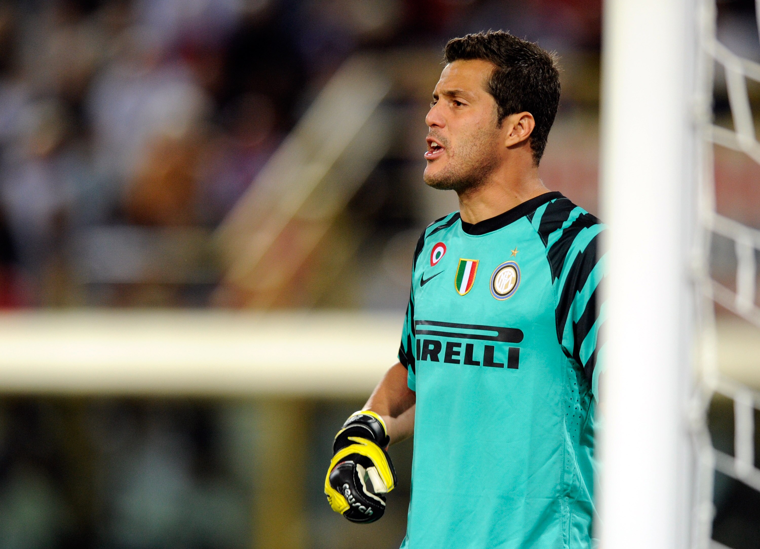 BOLOGNA, ITALY - AUGUST 30:  Julio Cesar of FC Internazionale during the Serie A match between Bologna and Inter at Stadio Renato Dall'Ara on August 30, 2010 in Bologna, Italy.  (Photo by Claudio Villa/Getty Images)