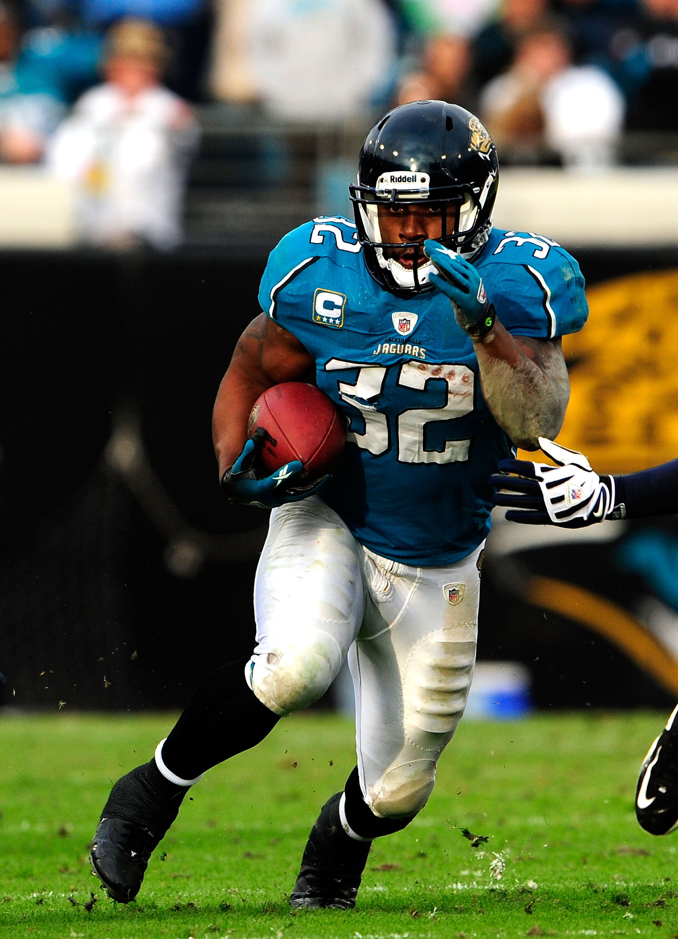 JACKSONVILLE, FL - DECEMBER 06:  Maurice Jones-Drew #32 of the Jacksonville Jaguars runs for yardage against the Houston Texans during the game at Jacksonville Municipal Stadium on December 6, 2009 in Jacksonville, Florida.  (Photo by Sam Greenwood/Getty 