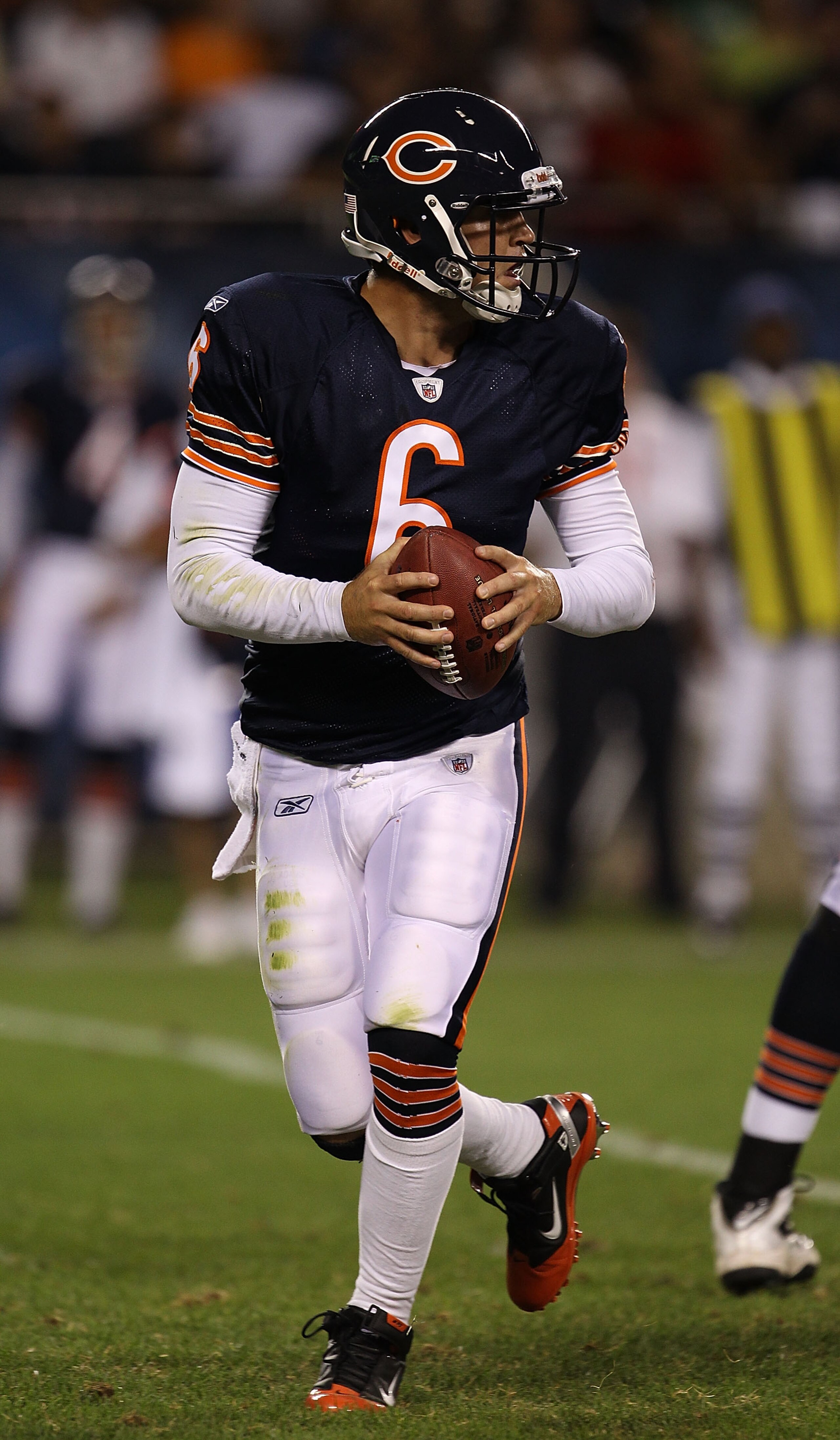 CHICAGO - AUGUST 28: Jay Cutler #6 of the Chicago Bears drops back to pass against the Arizona Cardinals during a preseason game at Soldier Field on August 28, 2010 in Chicago, Illinois. (Photo by Jonathan Daniel/Getty Images)