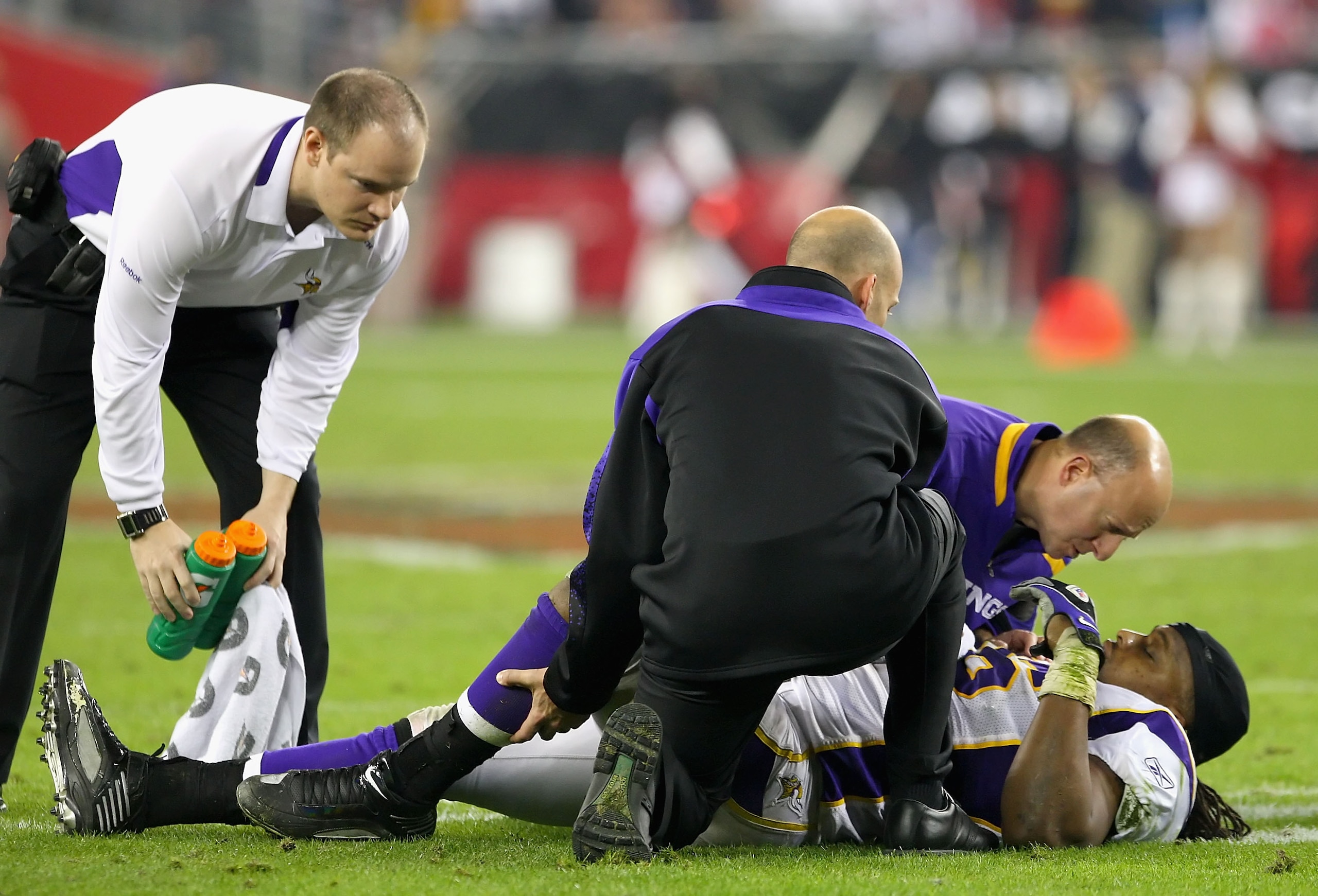 GLENDALE, AZ - DECEMBER 06: Linebacker E.J. Henderson #56 of the Minnesota Vikings is looked at by trainers after being injured during the NFL game against the Arizona Cardinals at the Universtity of Phoenix Stadium on December 6, 2009 in Glendale, Arizo GLENDALE, AZ - DECEMBER 06: Linebacker E.J. Henderson #56 of the Minnesota Vikings is looked at by trainers after being injured during the NFL game against the Arizona Cardinals at the Universtity of Phoenix Stadium on December 6, 2009 in Glendale, Arizo