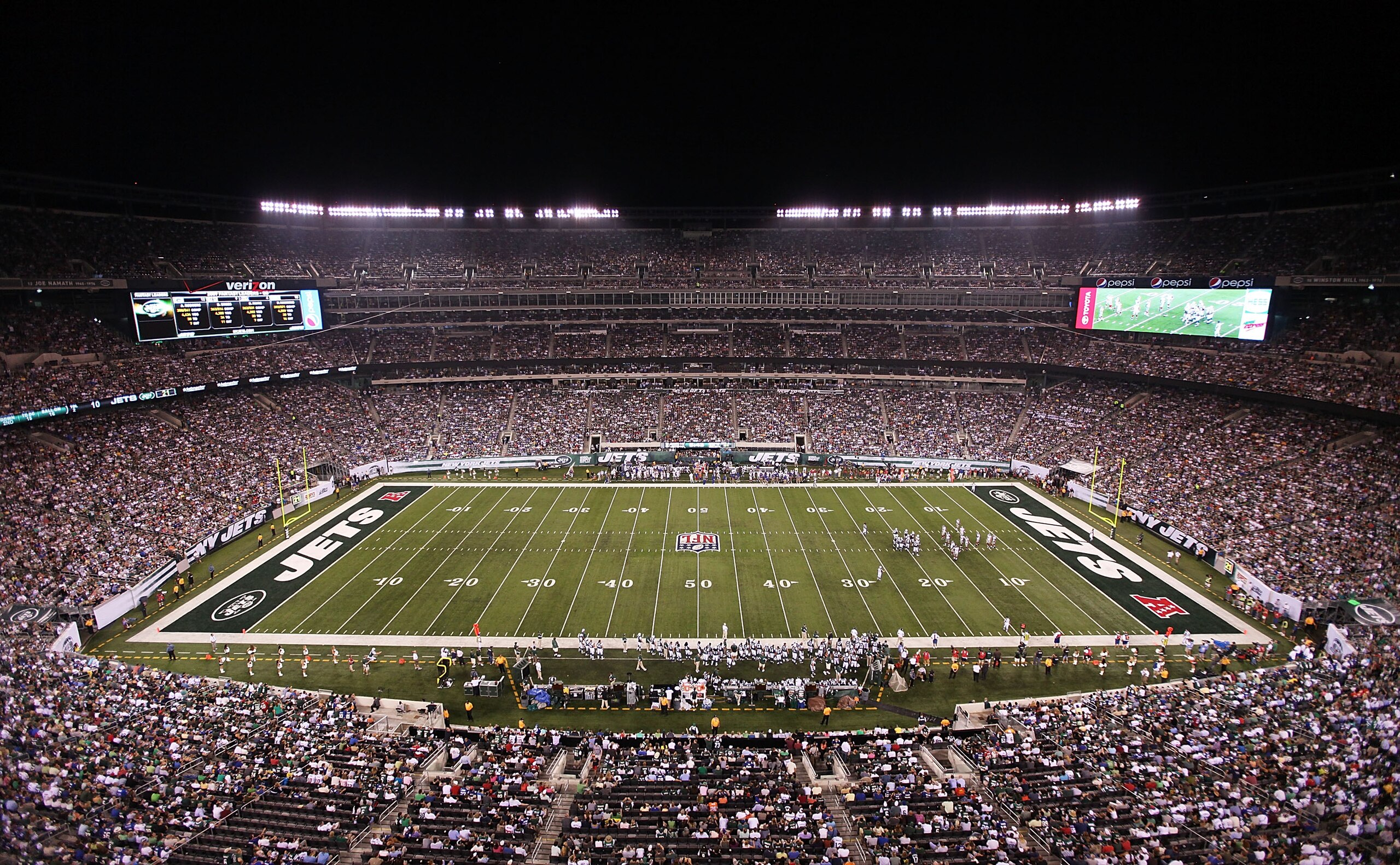 EAST RUTHERFORD, NJ - AUGUST 16: General view of the New Meadowlands Stadium during the first NFL game played in the new stadium on August 16, 2010 in East Rutherford, New Jersey. The New York Giants beat the New York Jets 31 - 16.  (Photo by Andrew Burto