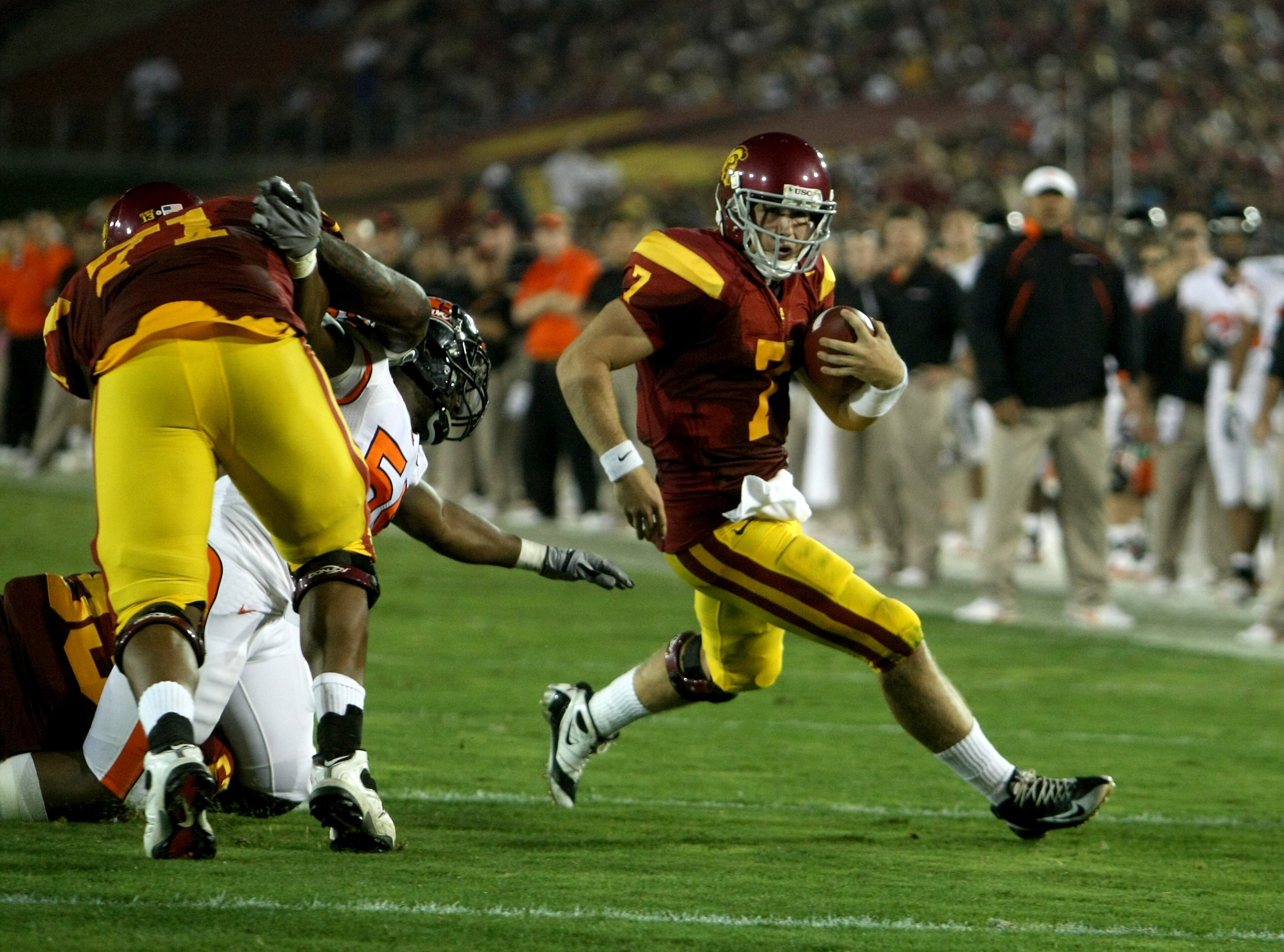 LOS ANGELES, CA - OCTOBER 24: Quarterback Matt Barkley #7 of the USC Trojans carries the ball against the Oregon State Beavers on October 24, 2009 at the Los Angeles Coliseum in Los Angeles, California. USC won 42-36. (Photo by Stephen Dunn/Getty Imag LOS ANGELES, CA - OCTOBER 24: Quarterback Matt Barkley #7 of the USC Trojans carries the ball against the Oregon State Beavers on October 24, 2009 at the Los Angeles Coliseum in Los Angeles, California. USC won 42-36. (Photo by Stephen Dunn/Getty Imag