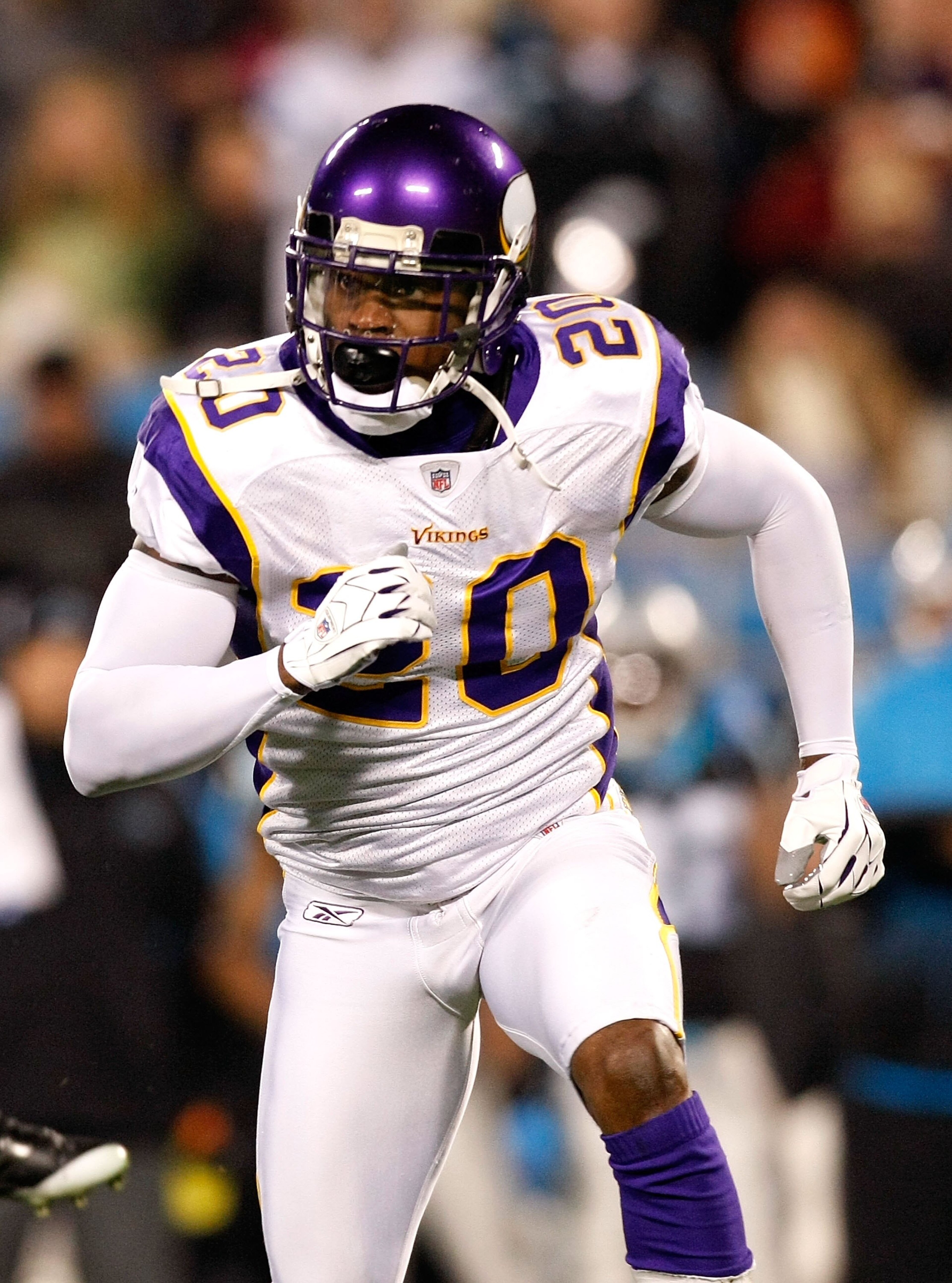 CHARLOTTE, NC - DECEMBER 20: Madieu Williams #20 of the Minnesota Vikings against the Carolina Panthers at Bank of America Stadium on December 20, 2009 in Charlotte, North Carolina. (Photo by Kevin C. Cox/Getty Images) CHARLOTTE, NC - DECEMBER 20: Madieu Williams #20 of the Minnesota Vikings against the Carolina Panthers at Bank of America Stadium on December 20, 2009 in Charlotte, North Carolina. (Photo by Kevin C. Cox/Getty Images)