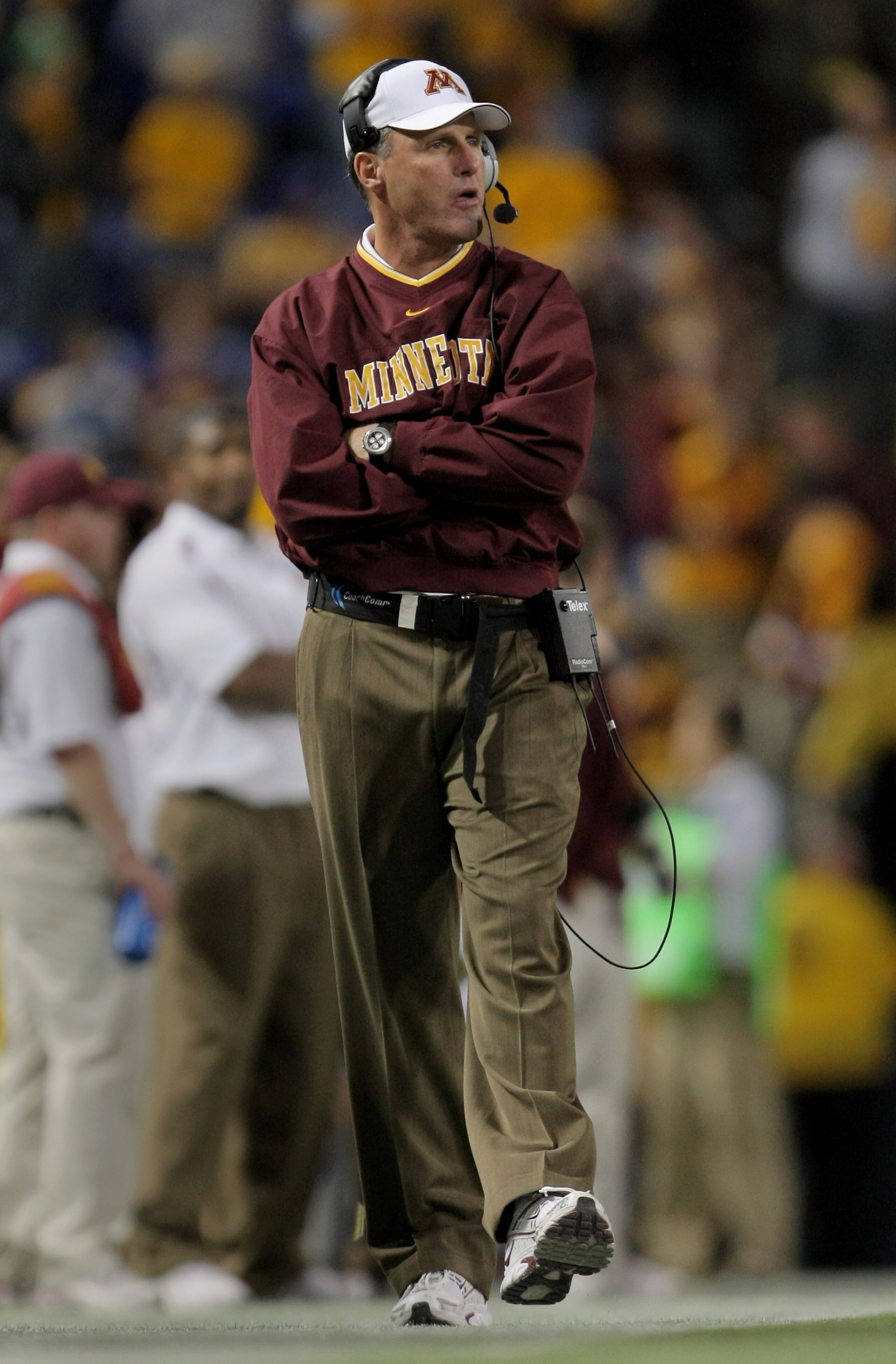 MINNEAPOLIS, MN - NOVEMBER 03:  Head coach Tim Brewster of the Minnesota Golden Gophers directs his team against the Illinois Fighting Illini at the Hubert H. Humphrey Metrodome on November 3, 2007 in Minneapolis, Minnesota. (Photo by Doug Pensinger/Getty