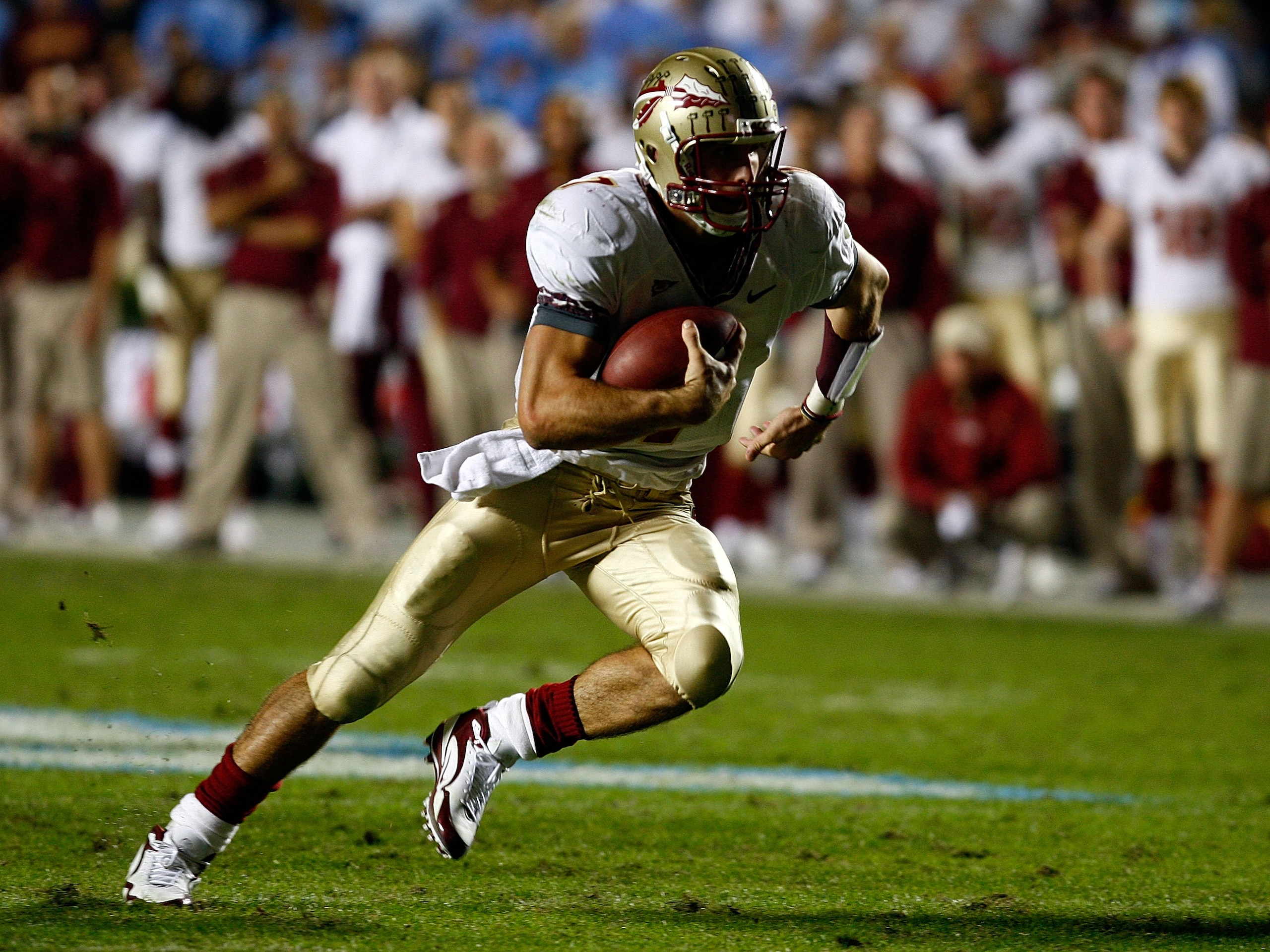 CHAPEL HILL, NC - OCTOBER 22:  Christian Ponder #7 of the Florida State Seminoles runs upfield against the North Carolina Tar Heels at Kenan Stadium on October 22, 2009 in Chapel Hill, North Carolina.  (Photo by Scott Halleran/Getty Images)