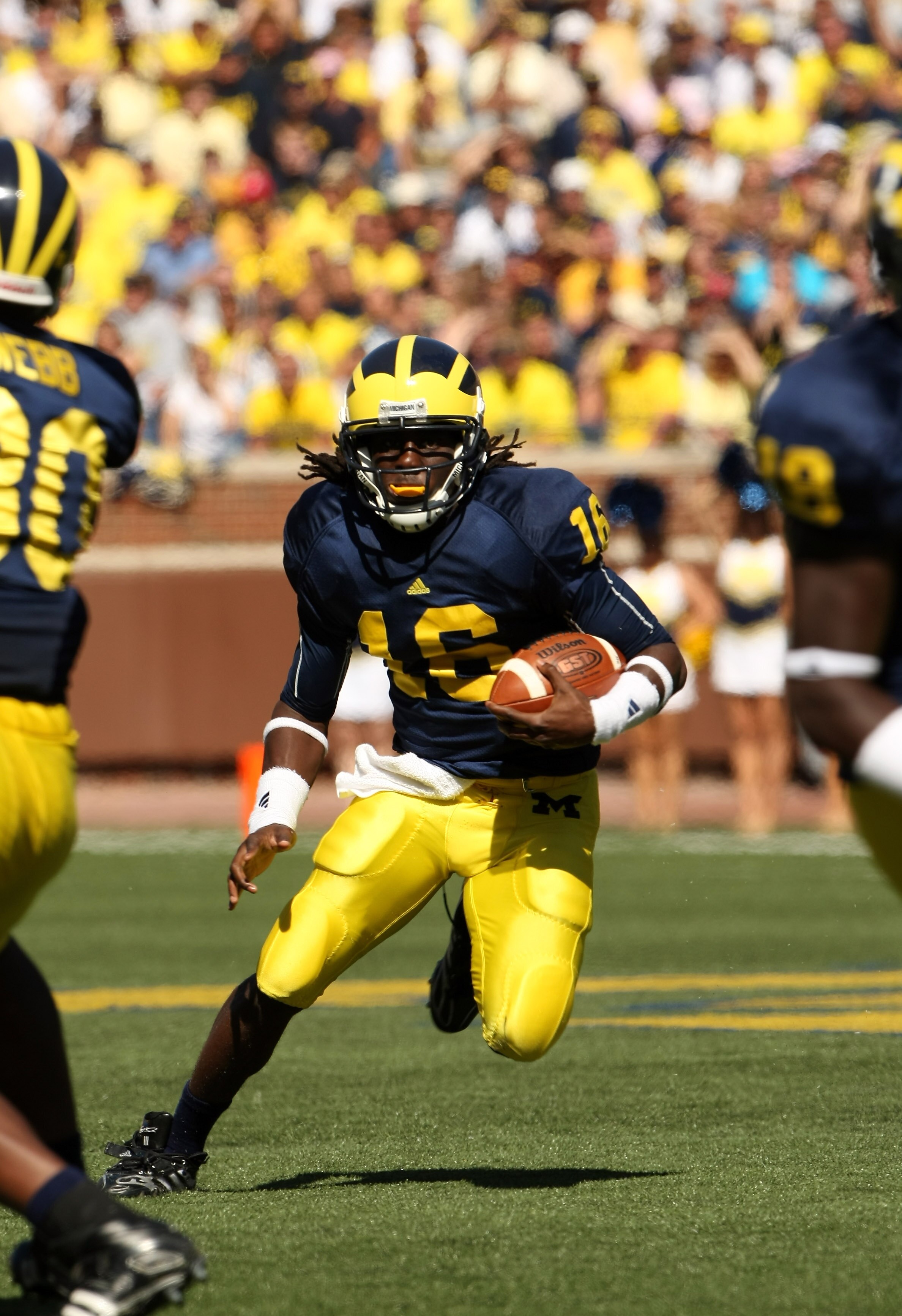 ANN ARBOR, MI - SEPTEMBER 19:  Quarterback Denard Robinson #16 of the Michigan Wolverines carries the ball on a 36 yard touchdown rin in the fourth quarter against the Eastern Michigan Eagles at Michigan Stadium on September 19, 2009 in Ann Arbor, Michiga