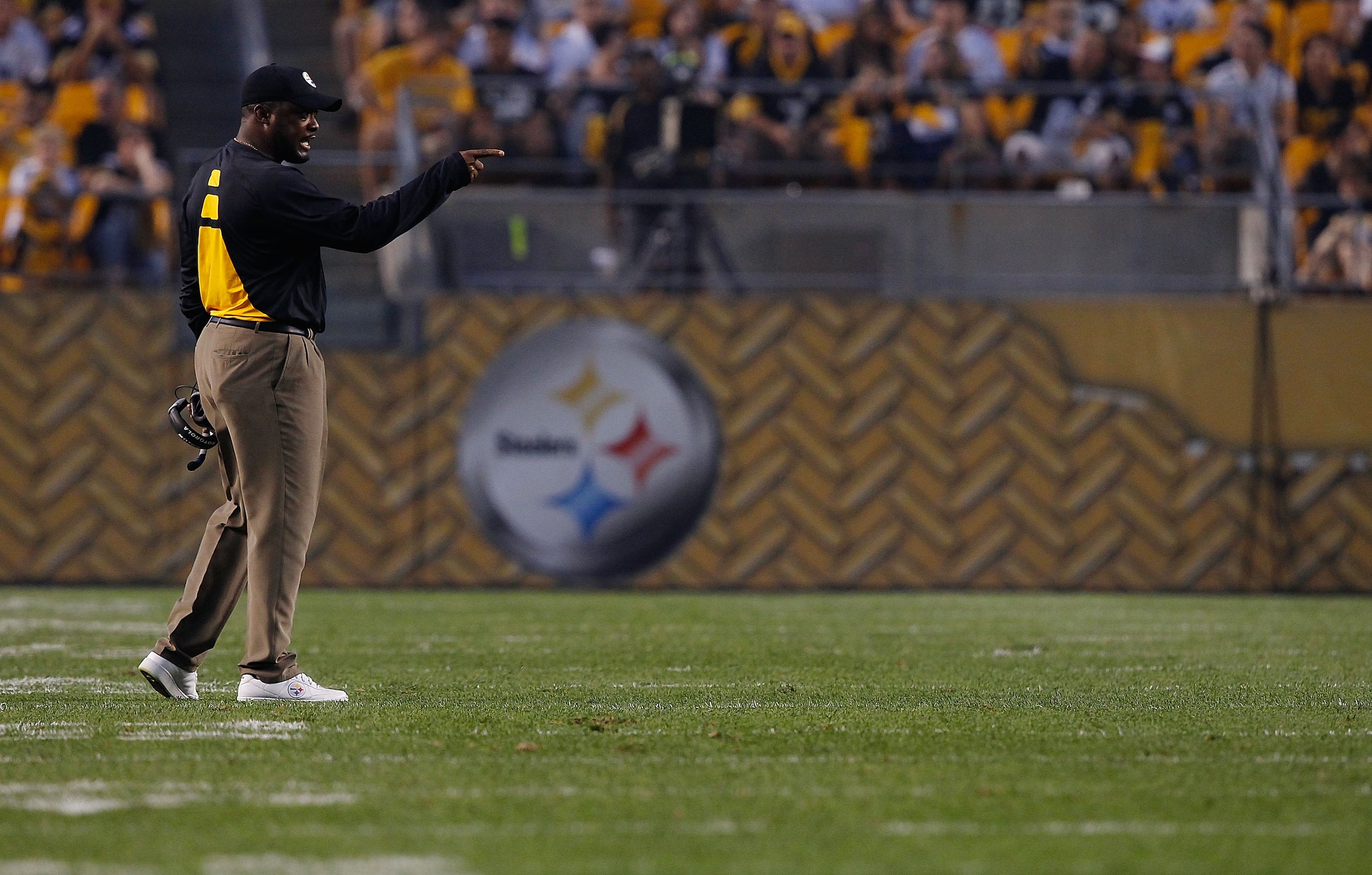 PITTSBURGH - SEPTEMBER 02: Head coach Mike Tomlin of the Pittsburgh Steelers calls out orders to his offense during the preseason game against the Carolina Panthers on September 2, 2010 at Heinz Field in Pittsburgh, Pennsylvania. (Photo by Jared Wickerh PITTSBURGH - SEPTEMBER 02: Head coach Mike Tomlin of the Pittsburgh Steelers calls out orders to his offense during the preseason game against the Carolina Panthers on September 2, 2010 at Heinz Field in Pittsburgh, Pennsylvania. (Photo by Jared Wickerh