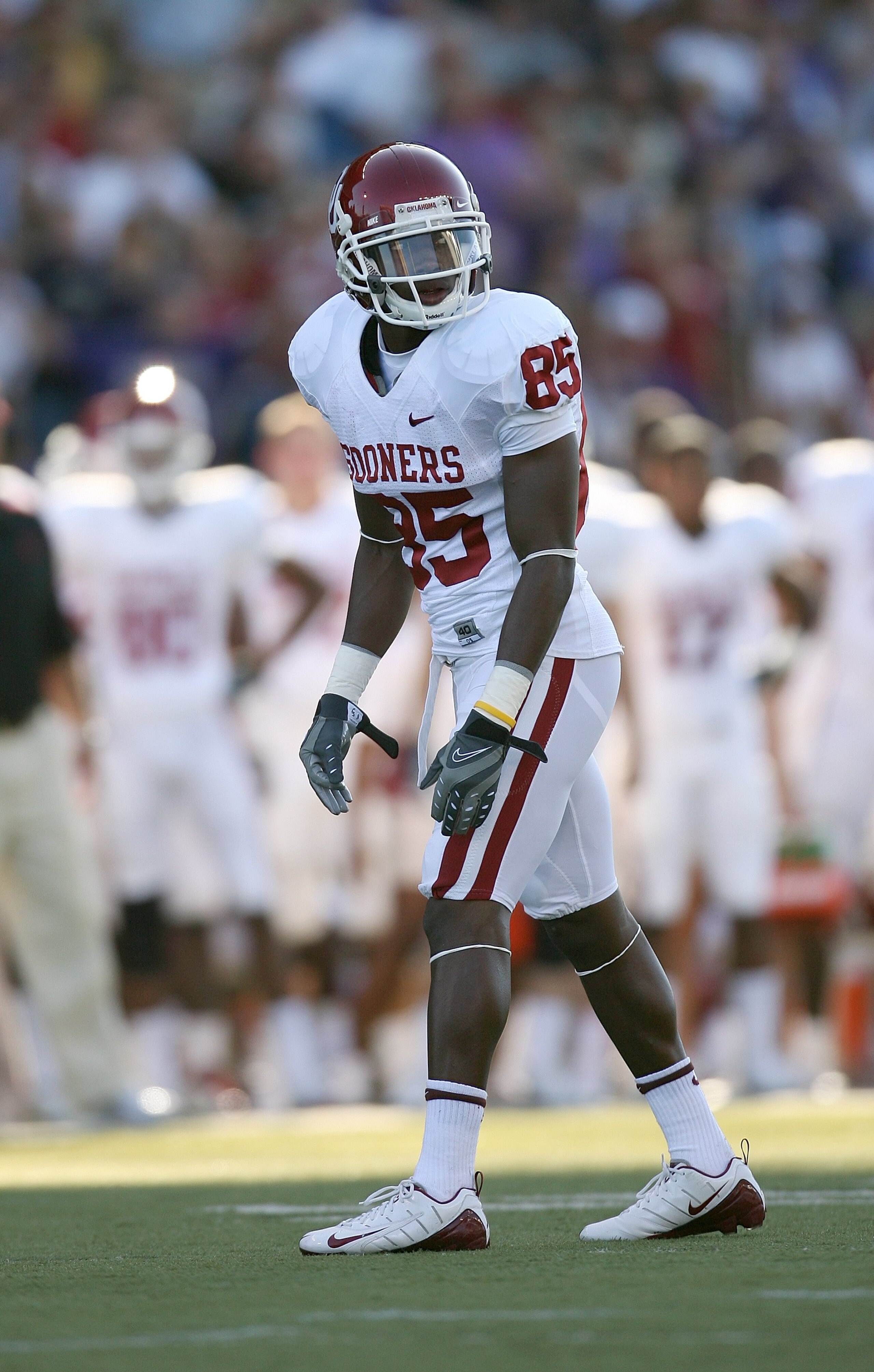 SEATTLE - SEPTEMBER 13:  Ryan Broyles #85 of the Oklahoma Sooners lines up in position during the game against the Washington Huskies on September 13, 2008 at Husky Stadium in Seattle, Washington. The Sooners defeated the Huskies 55-14.(Photo by Otto Greu