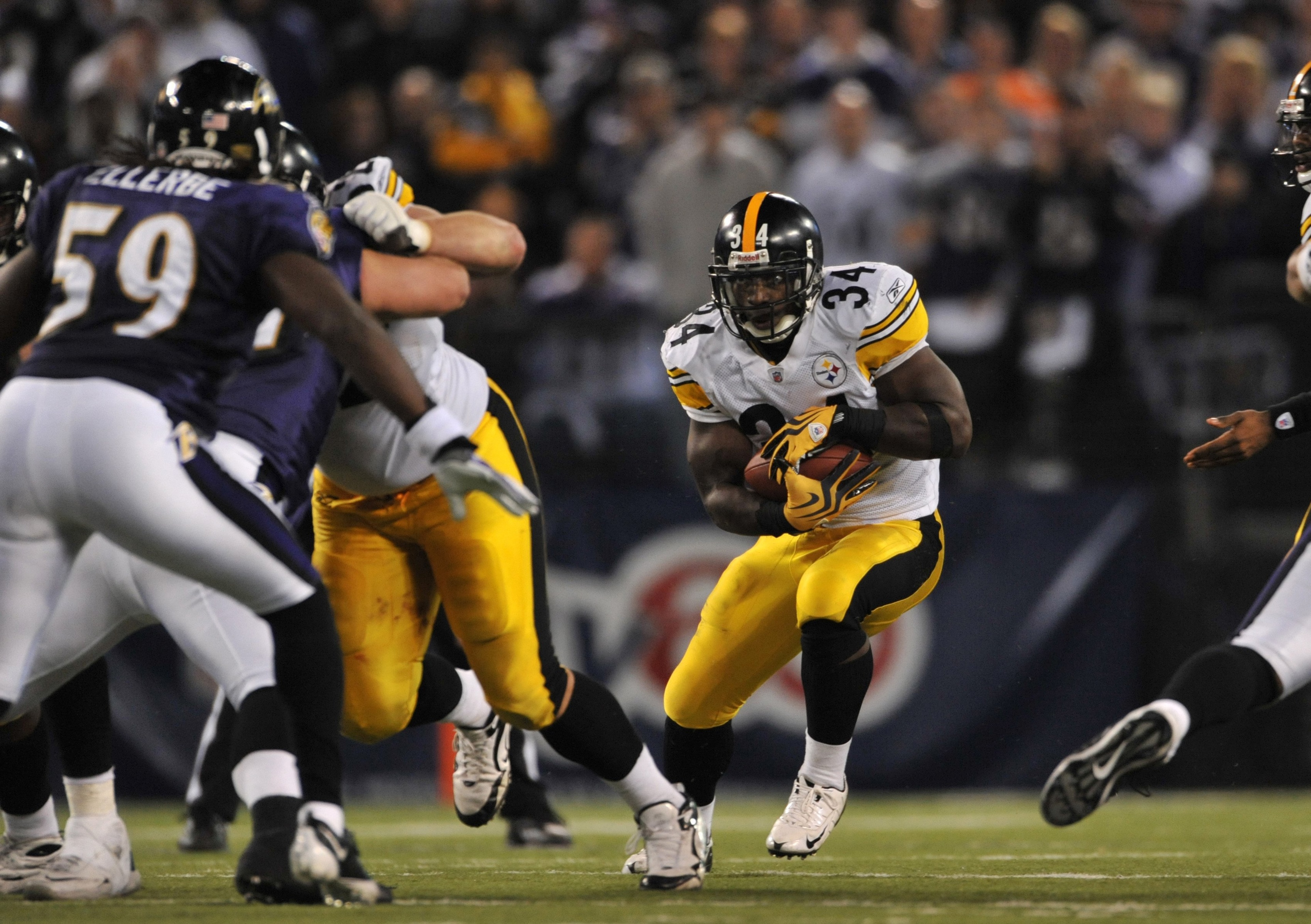 BALTIMORE - NOVEMBER 29:  Rashard Mendenhall #34 of the Pittsburgh Steelers runs the ball against the  Baltimore Ravens at M&T Bank Stadium on November 29, 2009 in Baltimore, Maryland. The Ravens defeated the Steelers 20-17. (Photo by Larry French/Getty I
