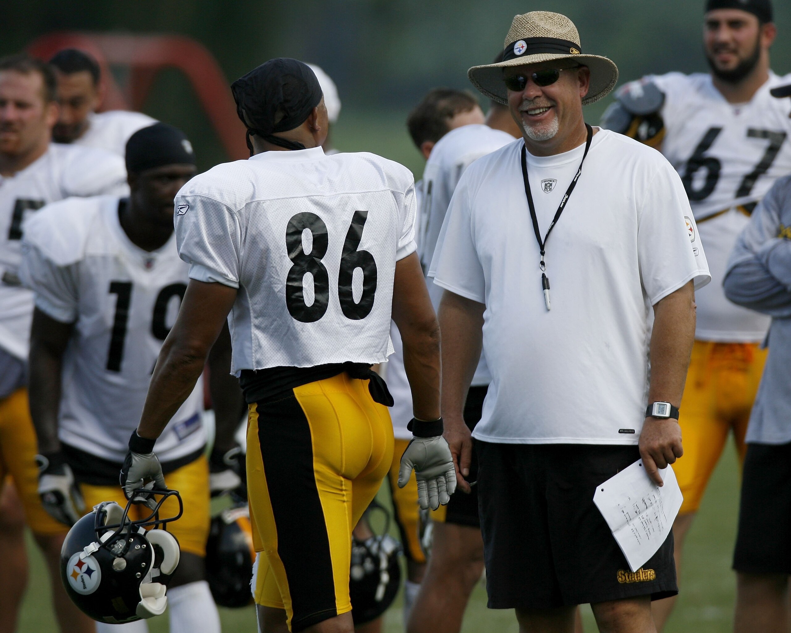 LATROBE, PA - AUGUST 8: Bruce Arians, offensive Coordinator of the Pittsburgh Steelers, talks with Hines Ward #86 during training camp at St. Vincent College on August 8, 2007 in Latrobe, Pennsylvania.  (Photo By Gregory Shamus/Getty Images)