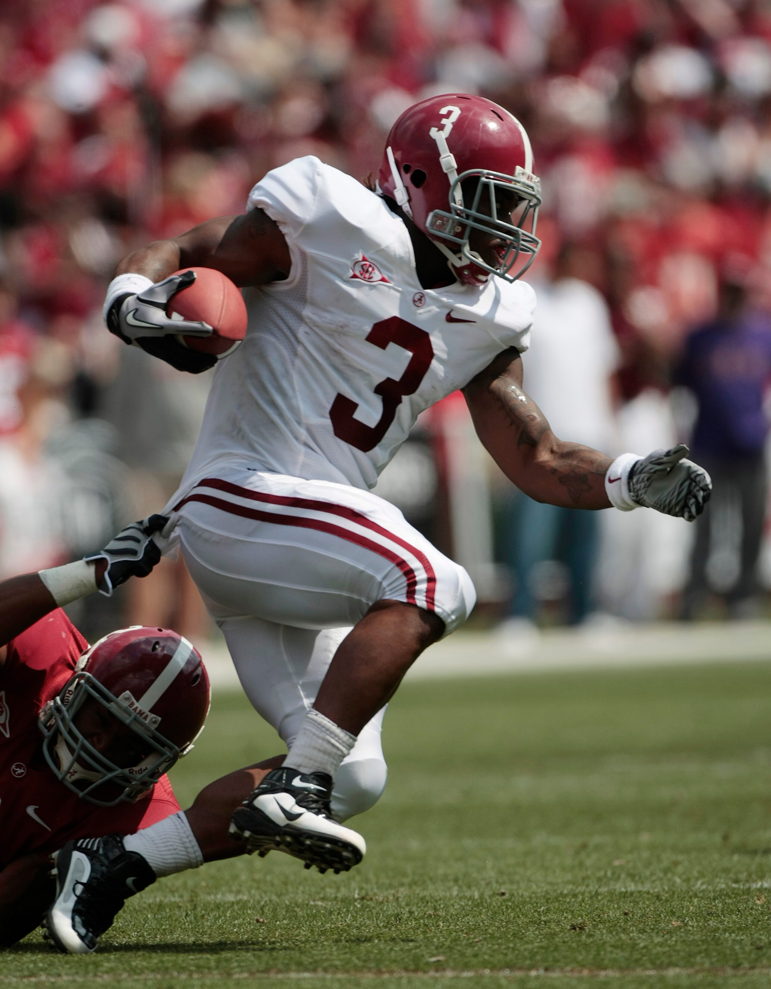 TUSCALOOSA, AL - APRIL 17:  Running back Trent Richardson #3 of the University of Alabama Crimson Tide runs for a first down during the Alabama spring game at Bryant Denny Stadium on April 17, 2010 in Tuscaloosa, Alabama. (Photo by Dave Martin/Getty Image